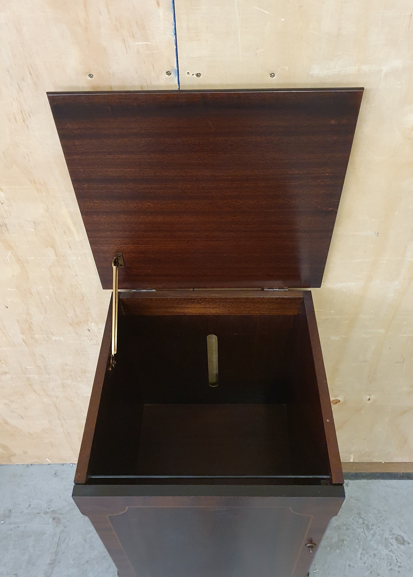 Mahogany Cabinet with Open Top Lid - 104420