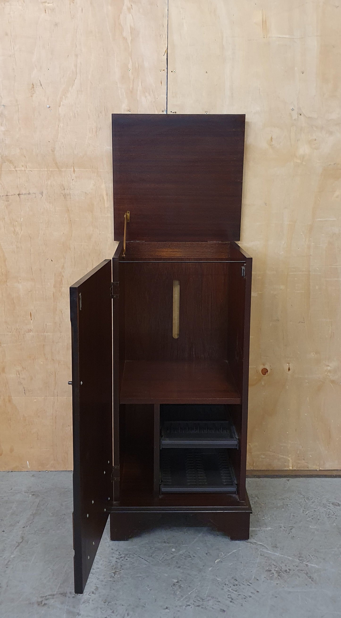 Mahogany Cabinet with Open Top Lid - 104420
