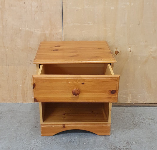 Single Pine Bedside Cabinet with 1 Drawer - EL104924