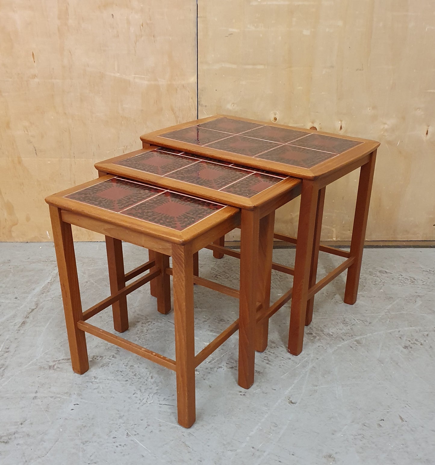 Mid Century Design Nest of Tables - EL104219
