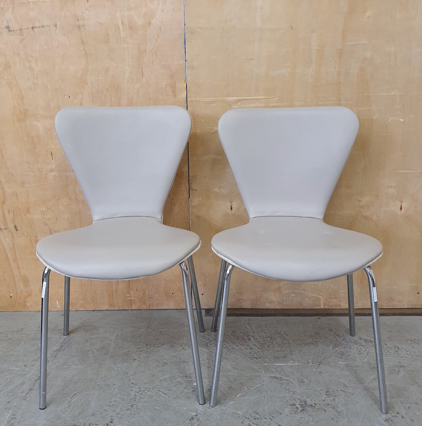 4 Matching Grey Faux Leather Dining Chairs with Chrome Frame - EL104367 / EL104368 / EL104369 / EL104370