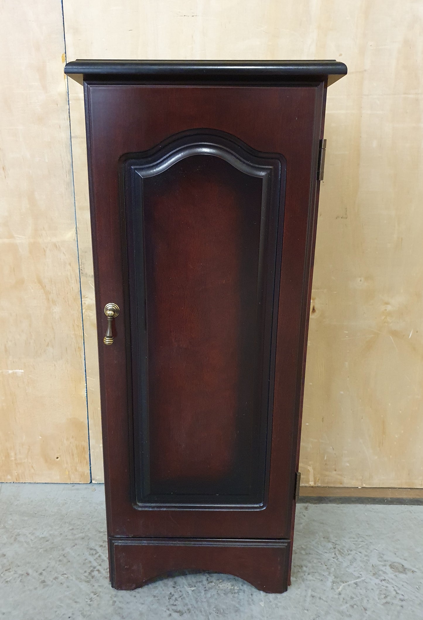 Small Mahogany Cabinet with 1 Door and 2 Internal Shelves - EL104445