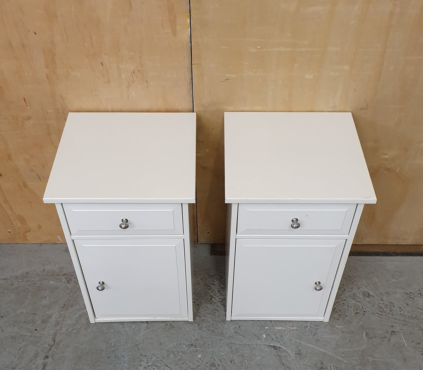 2 Matching White Wood Bedside Cabinets with 1 Drawer and 1 Door - 104677 / 104678