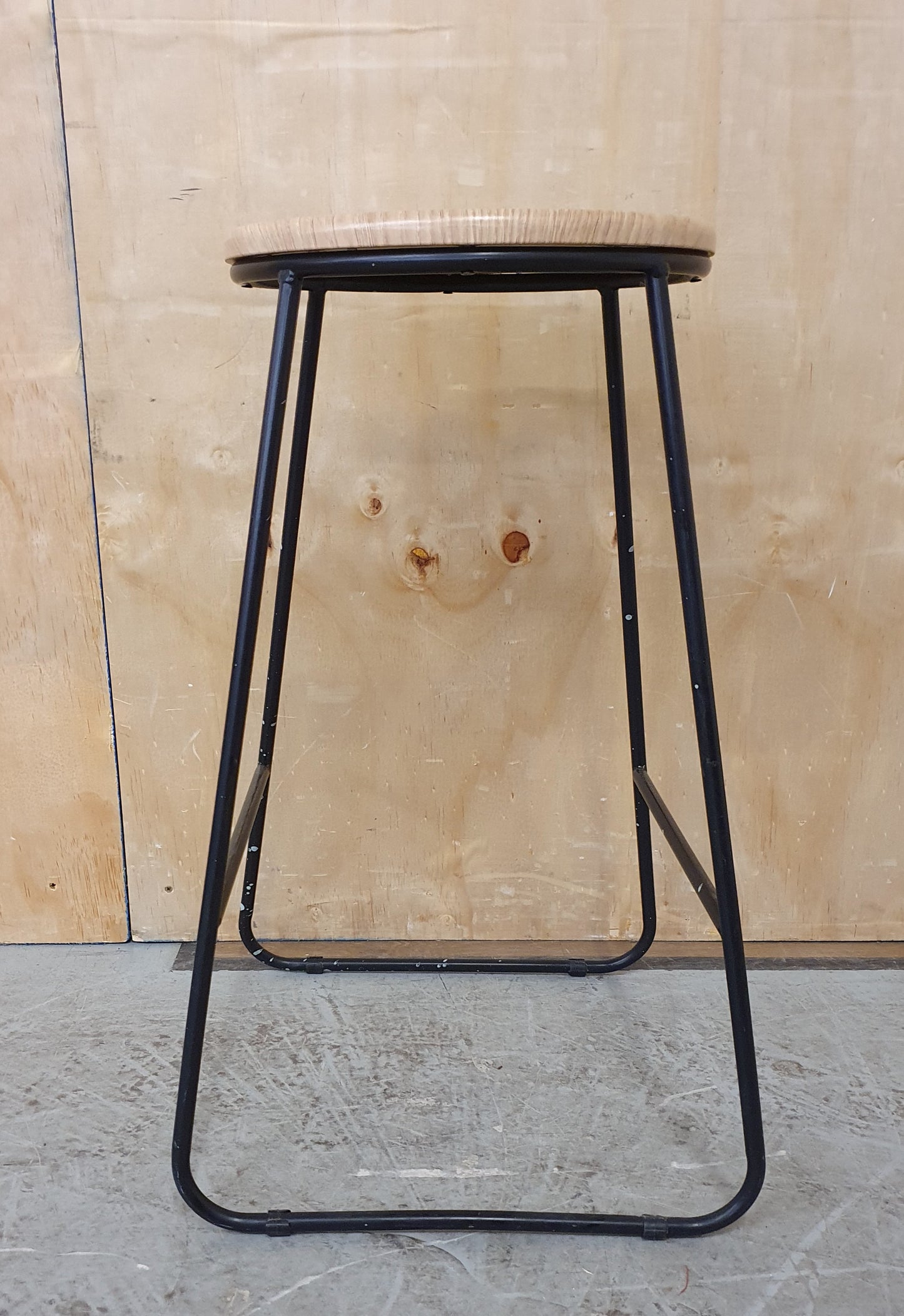 Single Round Wood Seat Bar Stool with Black Metal Frame - 104166