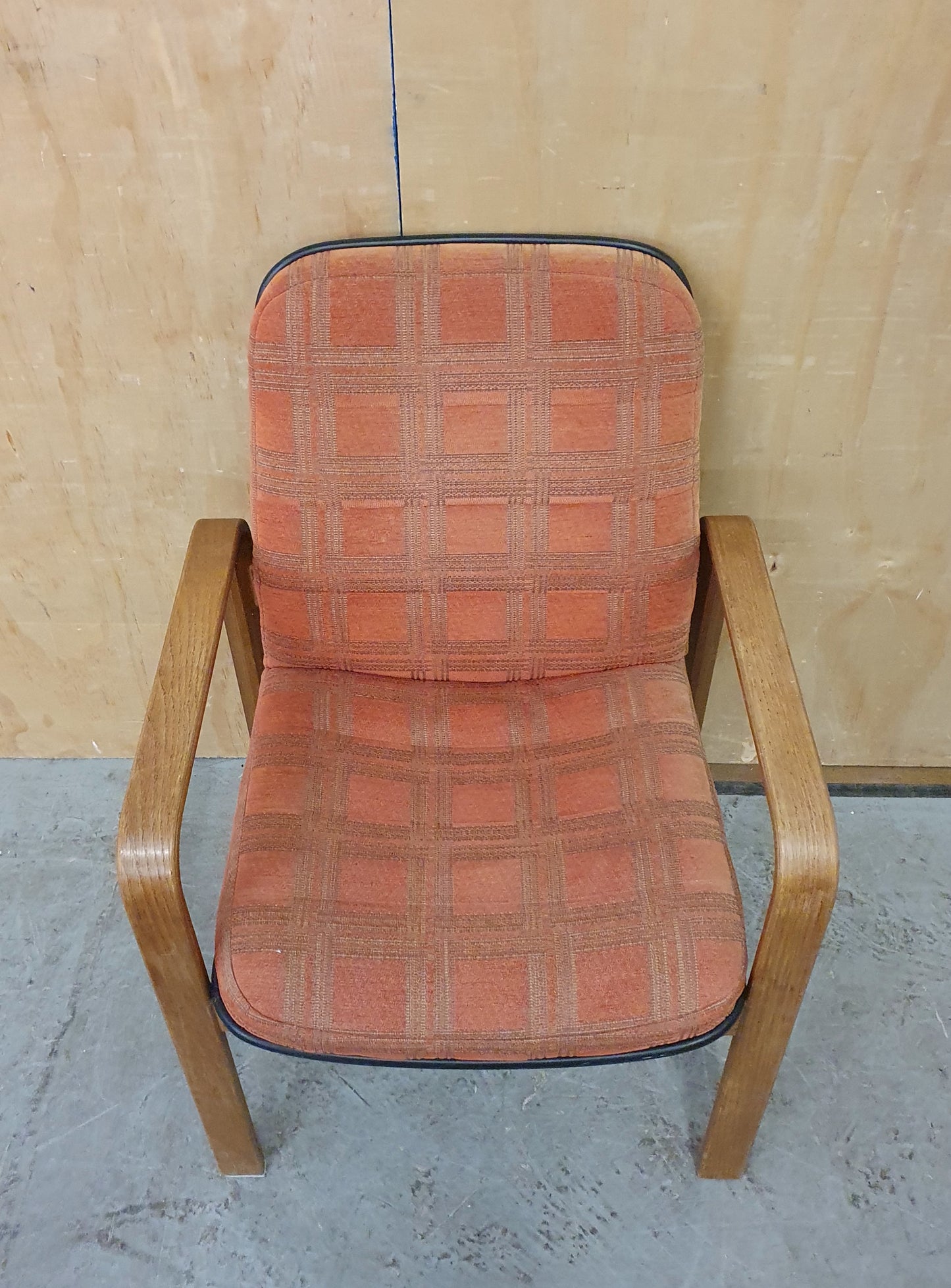 Single Classic Easy Chair with Wood Frame - 104813