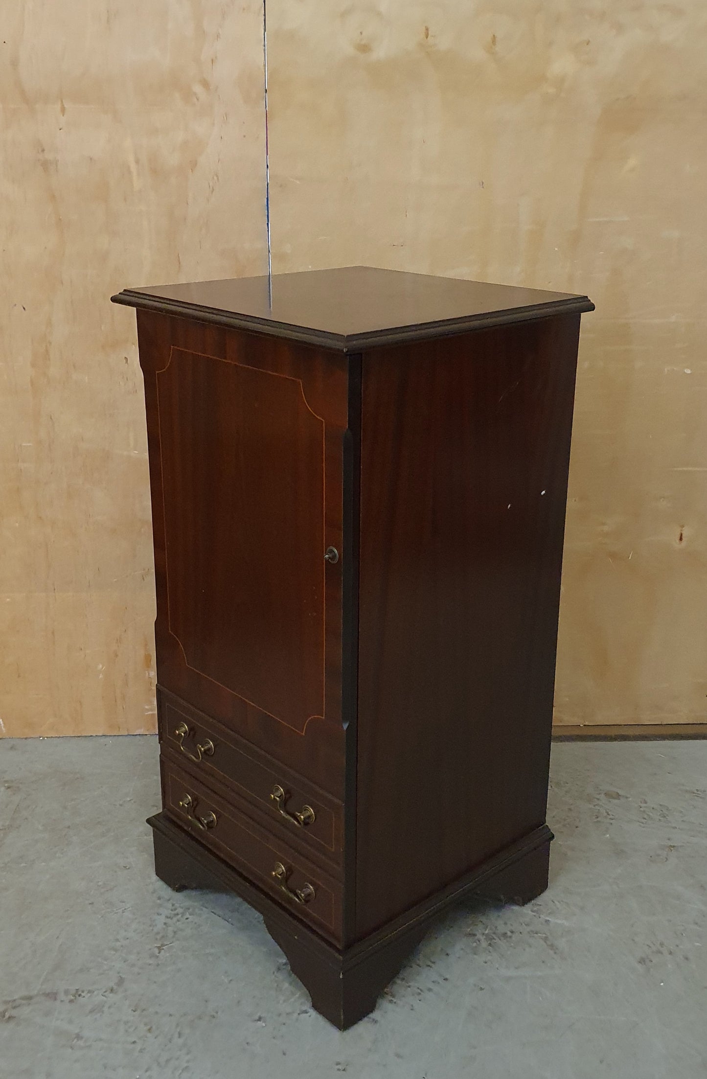 Mahogany Cabinet with Open Top Lid - 104420