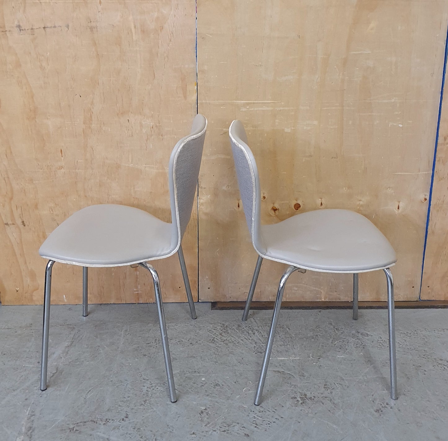 4 Matching Grey Faux Leather Dining Chairs with Chrome Frame - EL104367 / EL104368 / EL104369 / EL104370