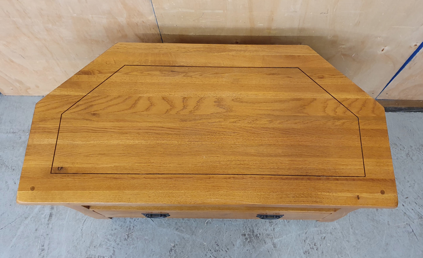 Solid Oak TV Stand with Drawer - EL104257
