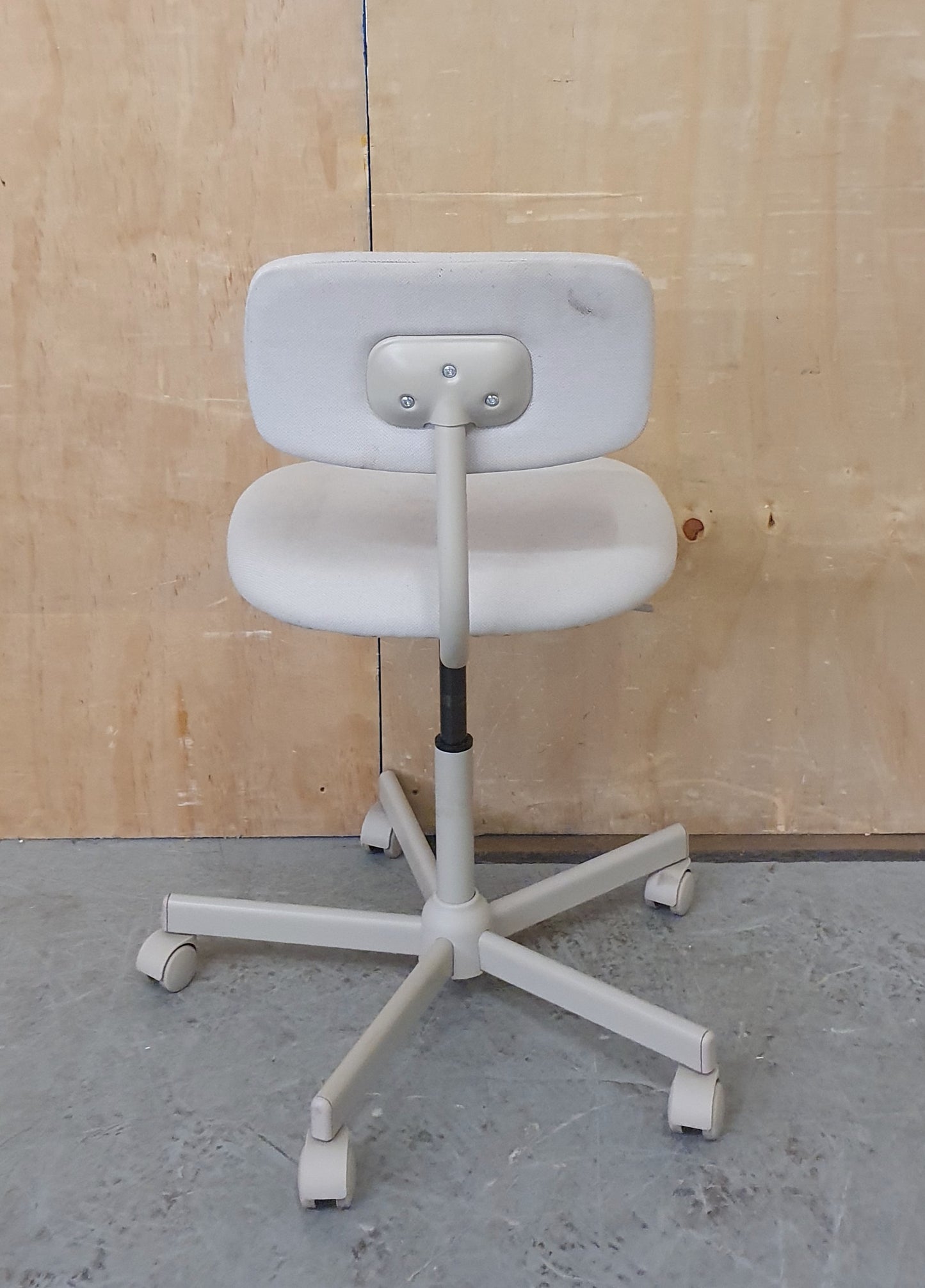 Small Grey Height Adjustable Office Chair on Castor Wheels - EL104352