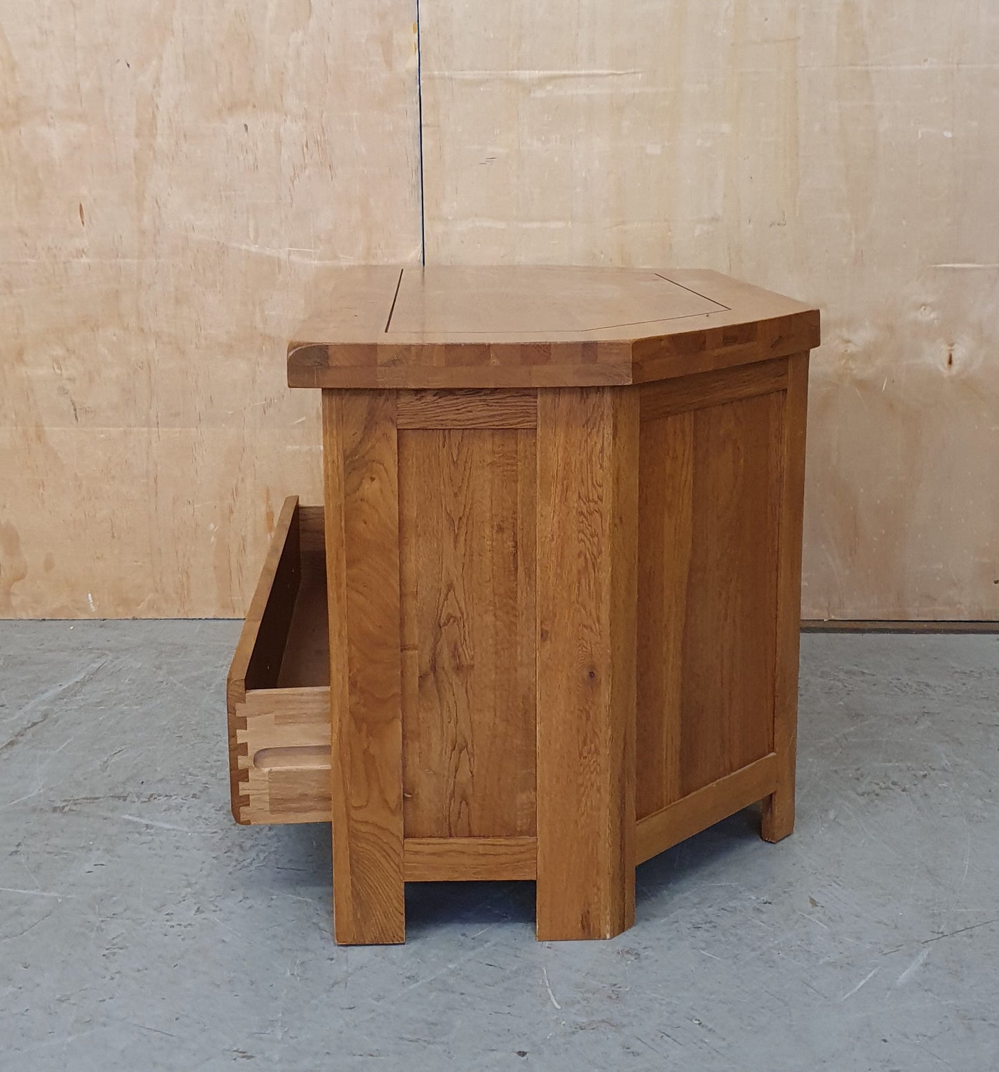 Solid Oak TV Stand with Drawer - EL104257