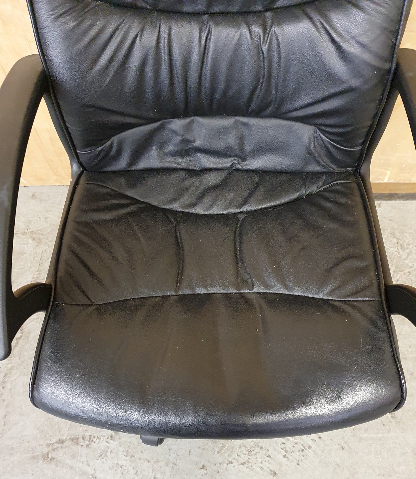 Black Leather Office Chair with Chrome Frame - EL104440