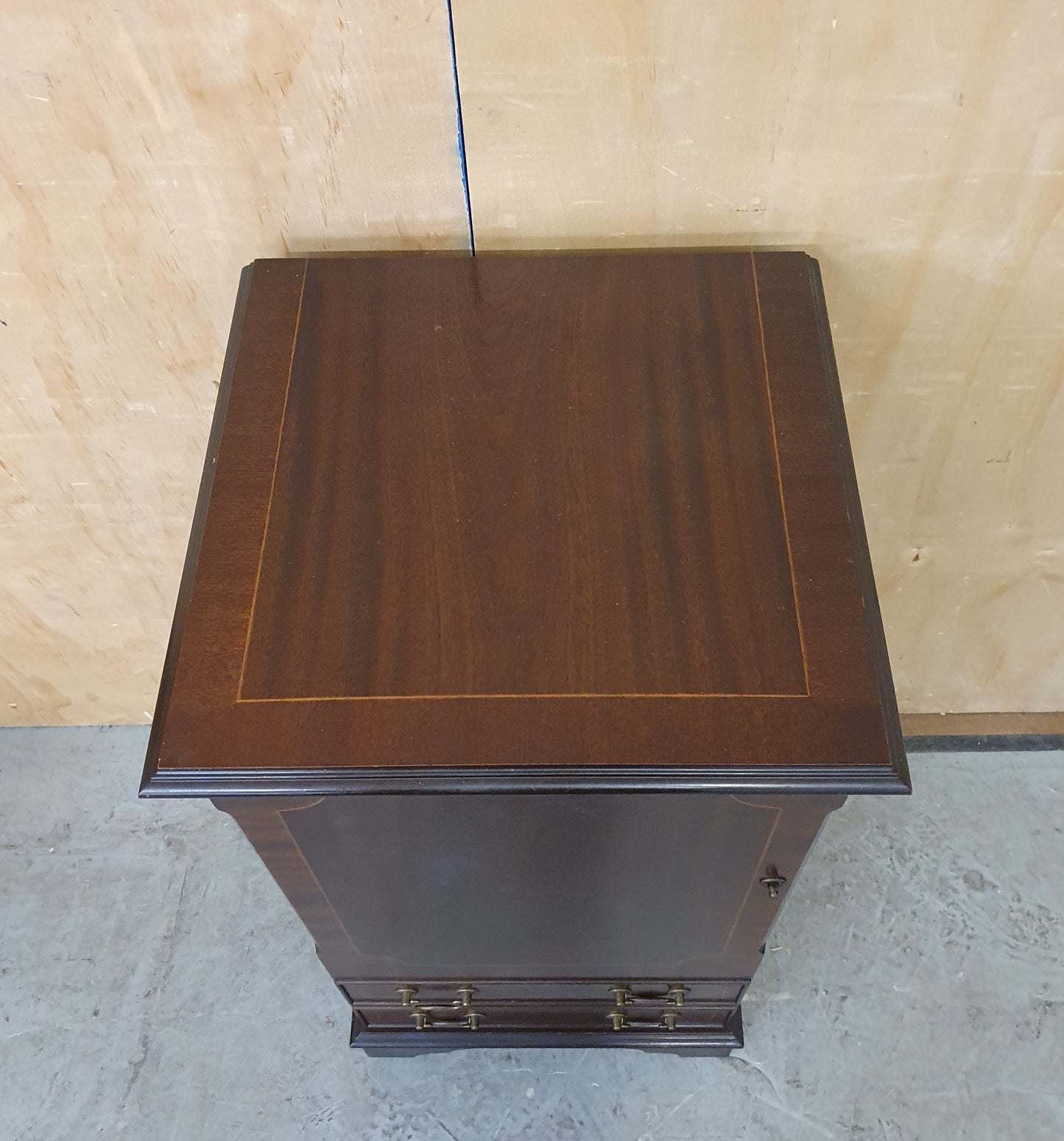 Mahogany Cabinet with Open Top Lid - 104420