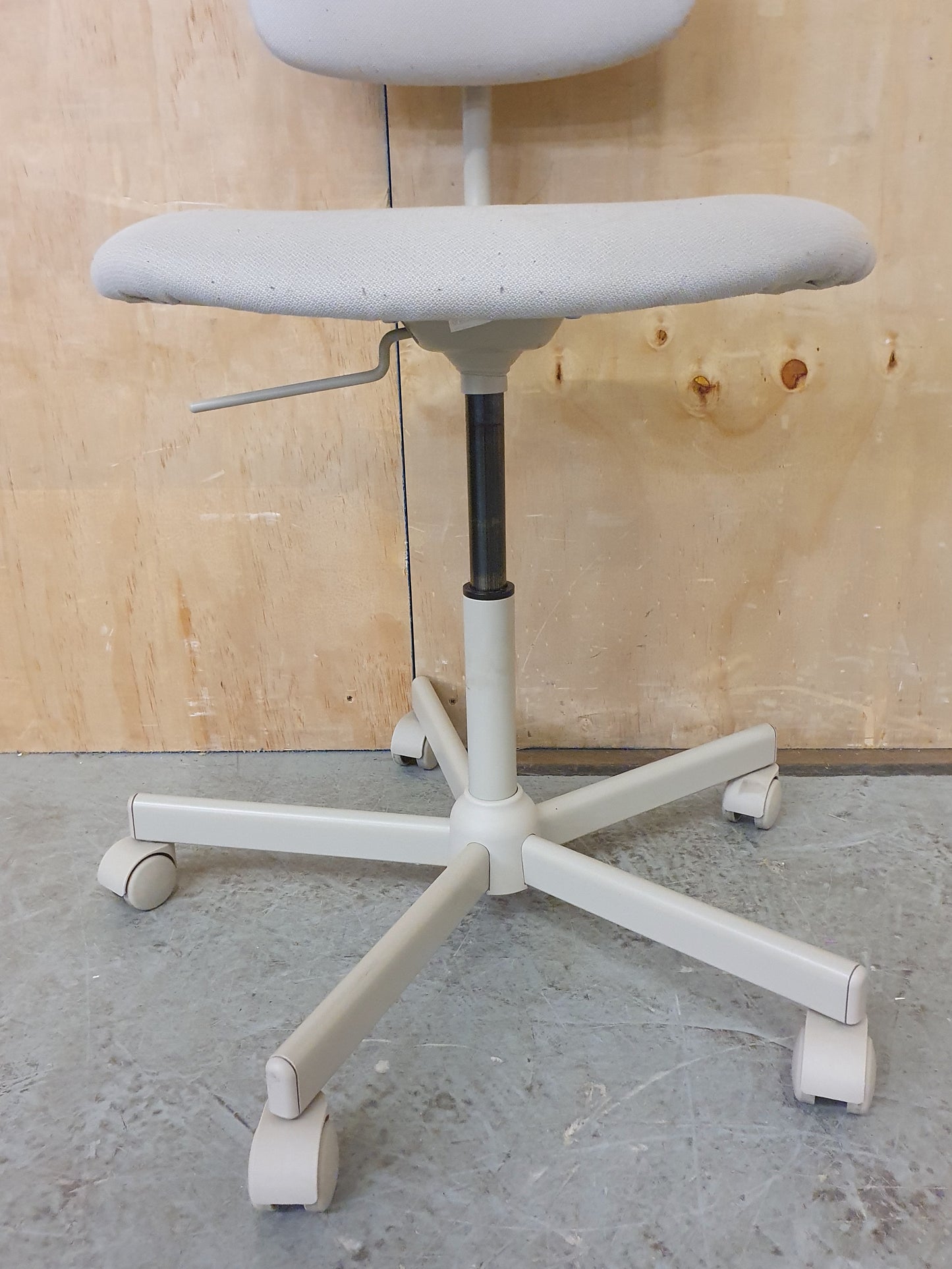 Small Grey Height Adjustable Office Chair on Castor Wheels - EL104352