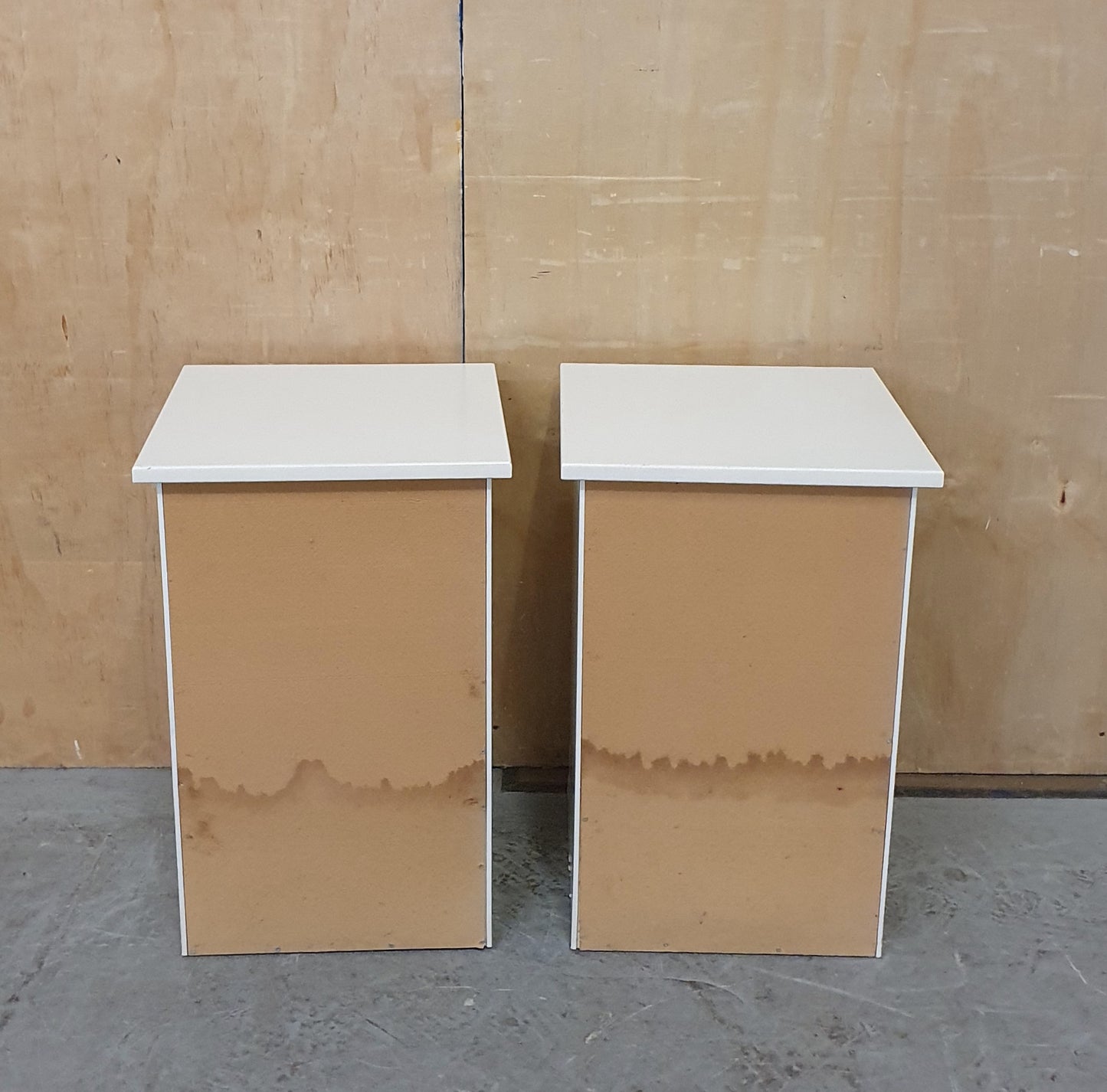 2 Matching White Wood Bedside Cabinets with 1 Drawer and 1 Door - 104677 / 104678