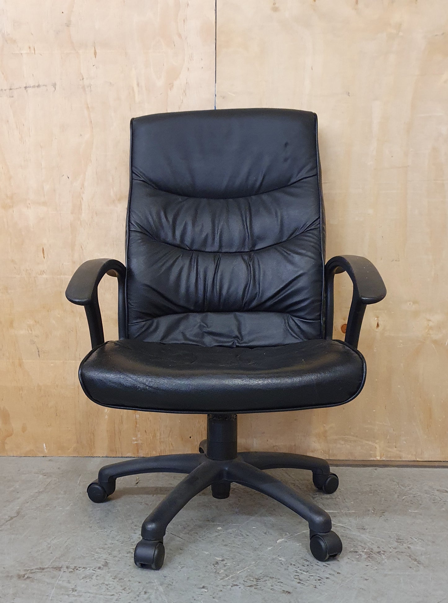 Black Leather Office Chair with Chrome Frame - EL104440