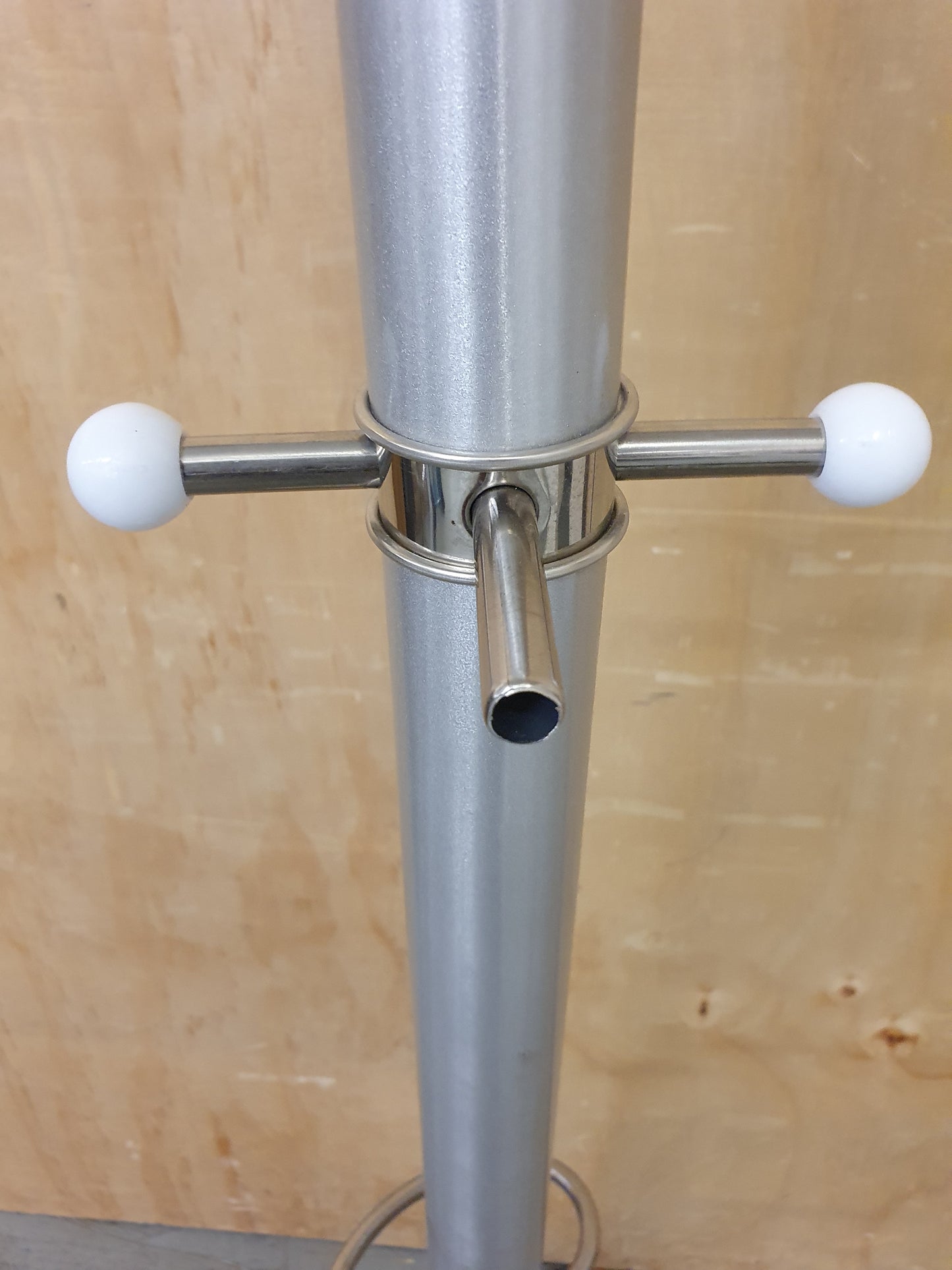 Feestanding Coat Stand with Round Marble Base - 104608