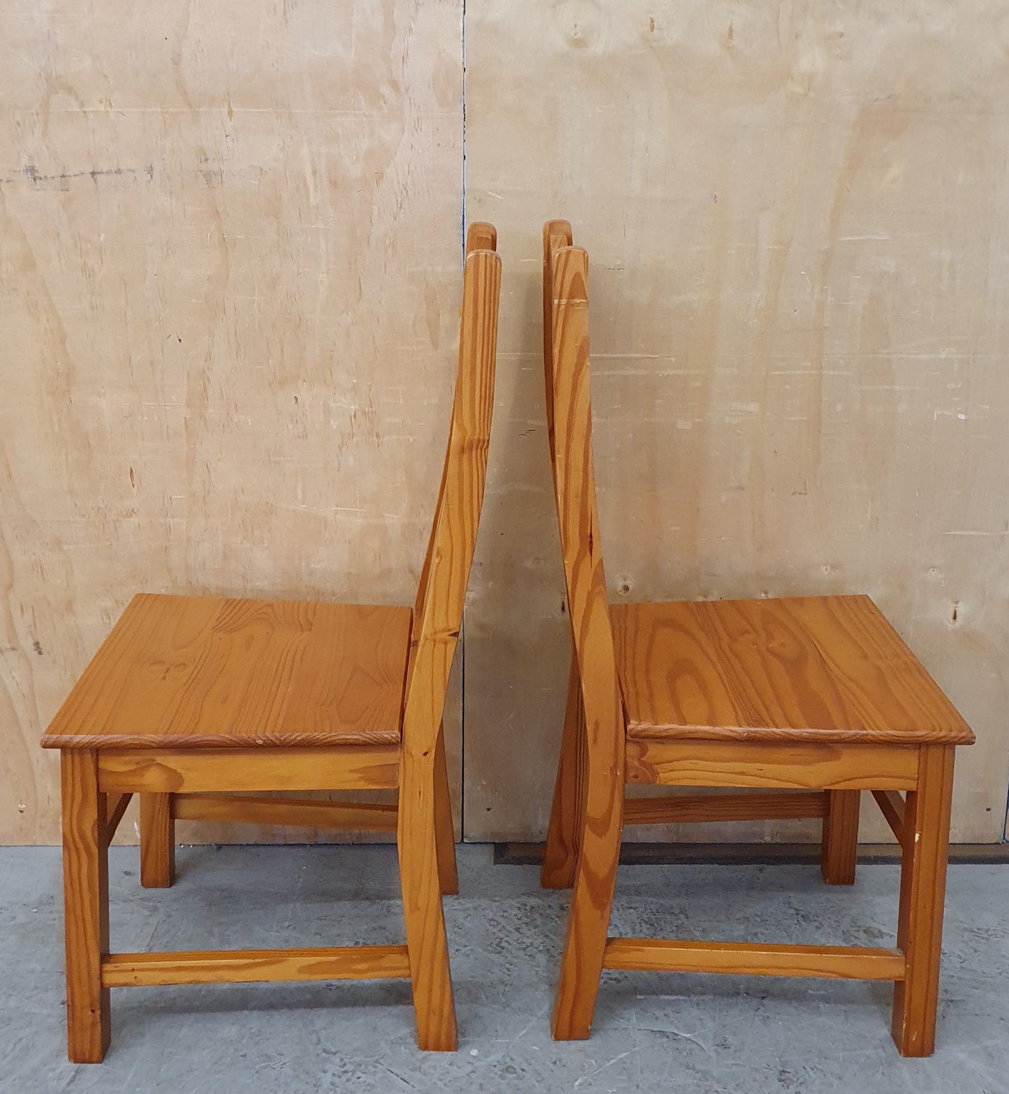 2 Matching Pine Dining Chairs - EL104391 / EL104392