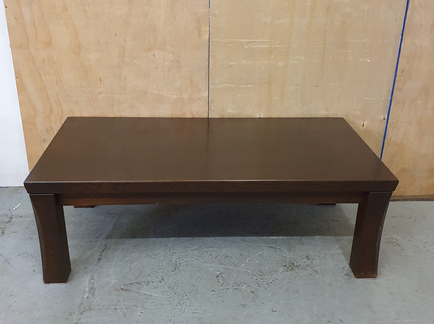 Large Heavy Duty Mahogany Coffee Table - 104291