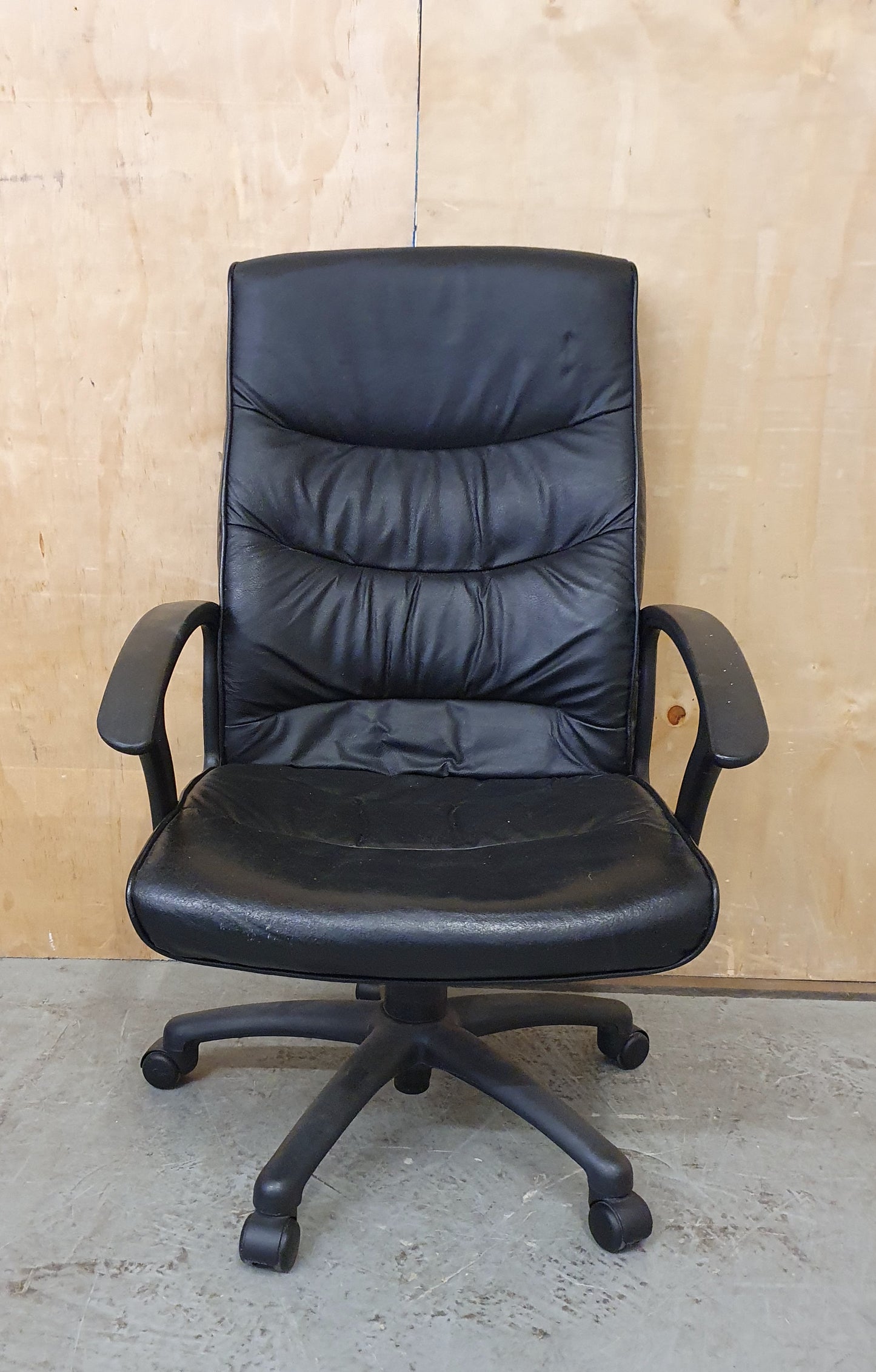 Black Leather Office Chair with Chrome Frame - EL104440