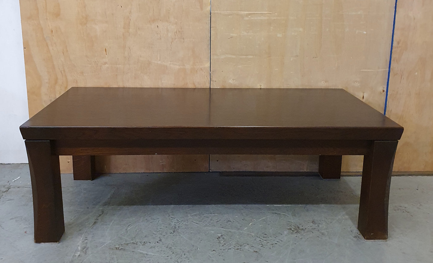 Large Heavy Duty Mahogany Coffee Table - 104291