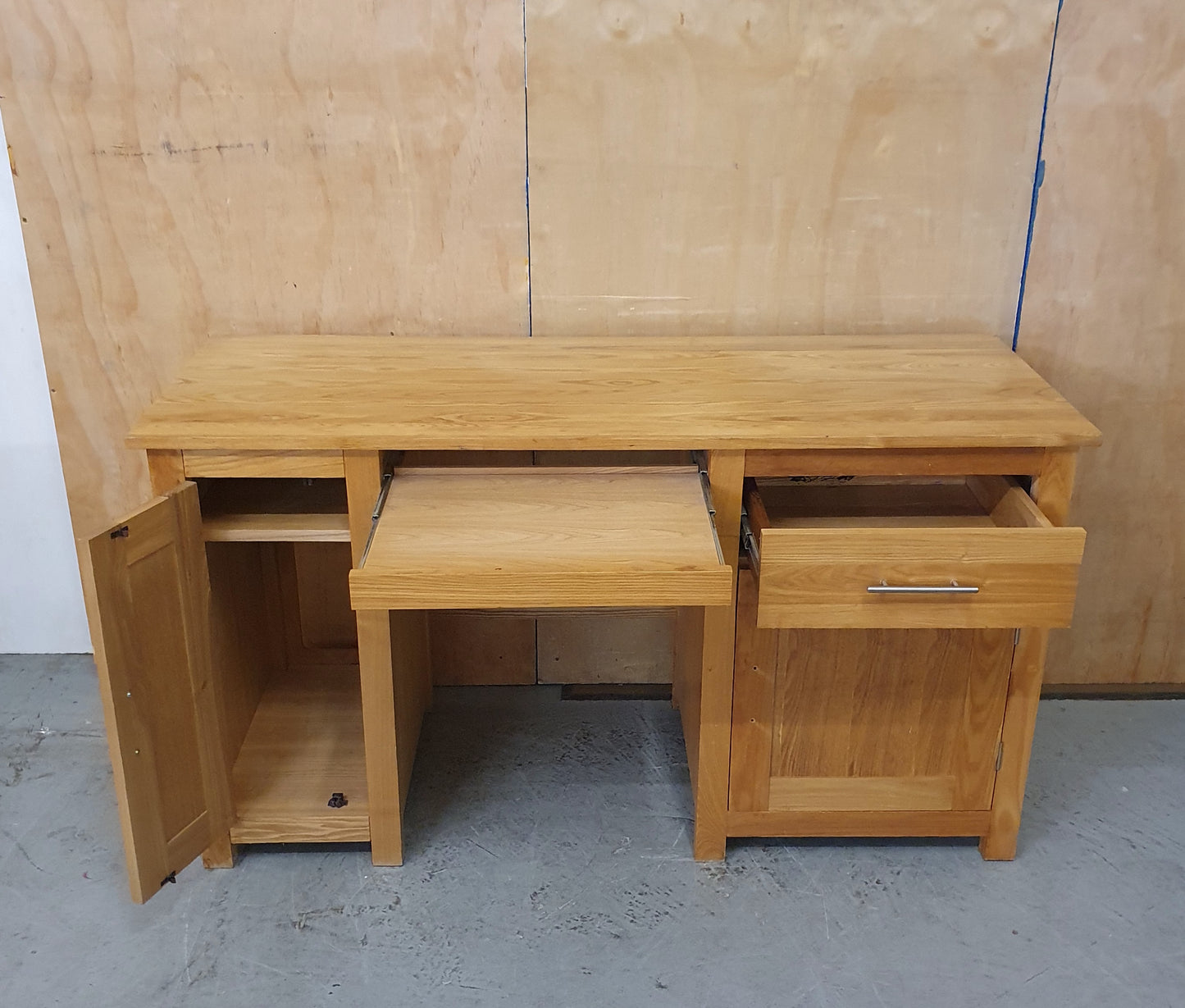 Large Solid Wood Desk with Pull Out Mid Section 1 Drawer and 2 Doors - 103860
