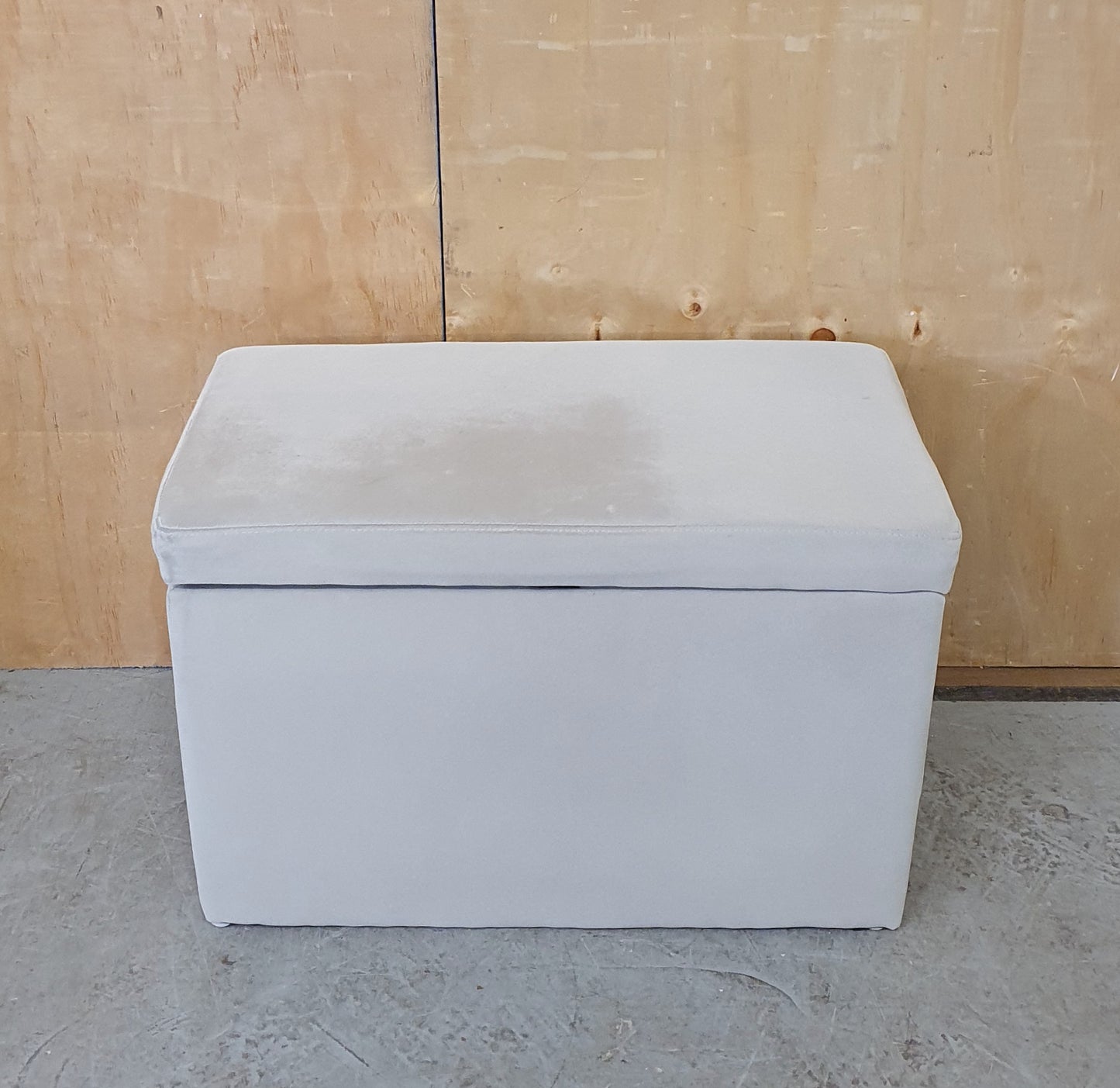 Small Grey Velvet Storage Ottoman - 104043