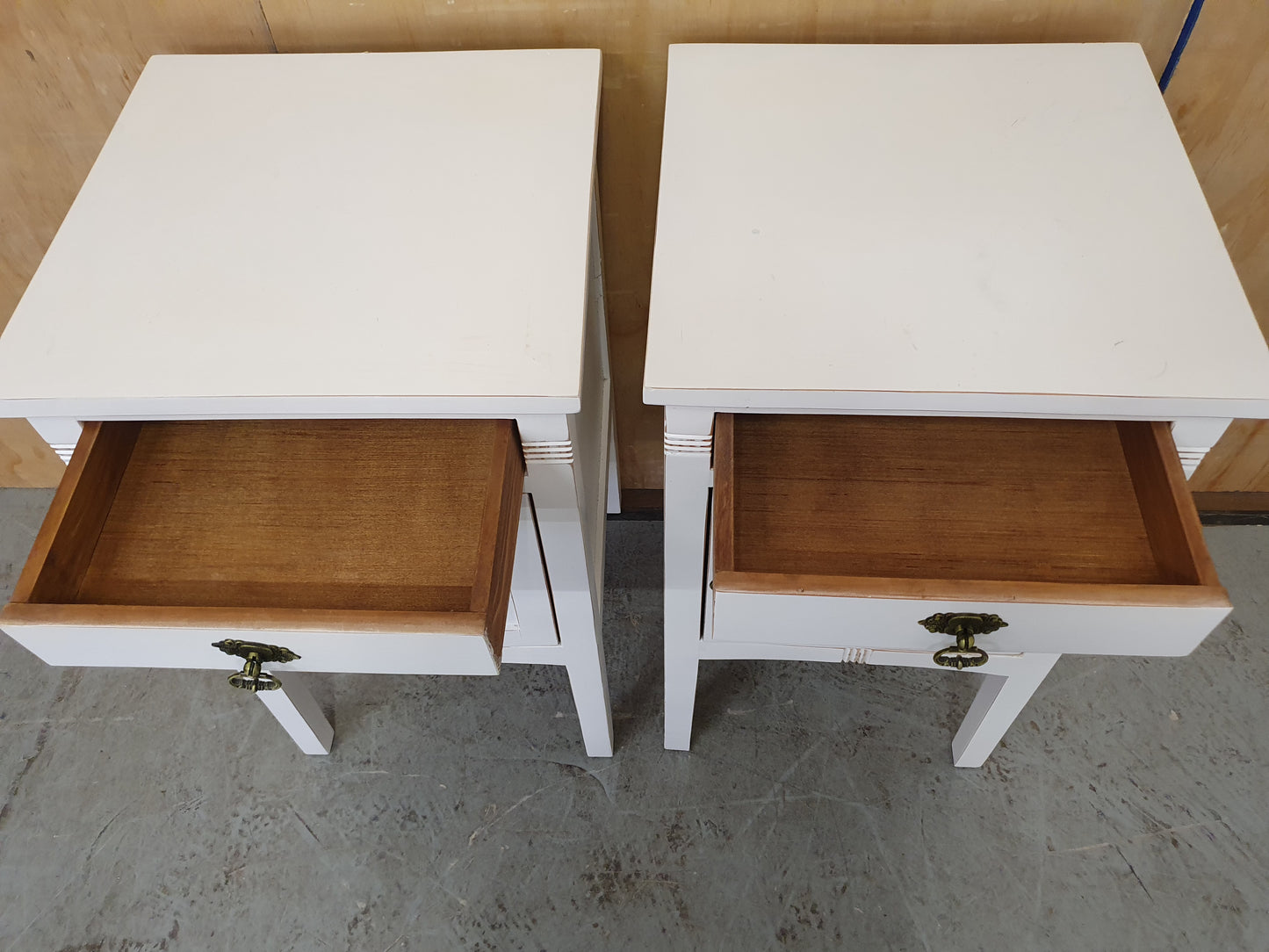 2 Matching White Wood Bedside Cabinets with 1 Drawer and 1 Door - 104175 / 104176