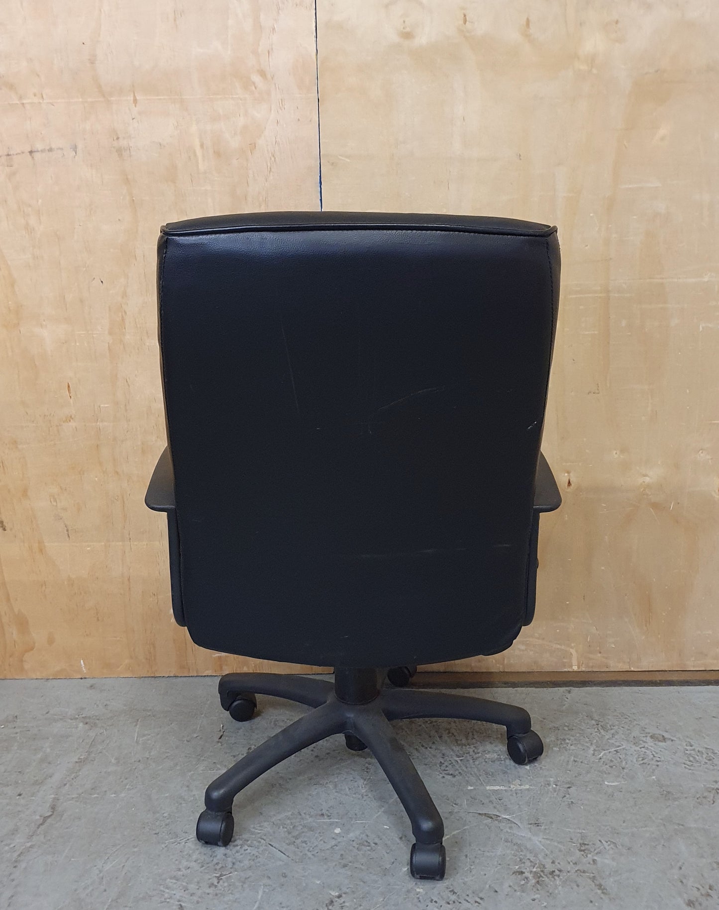 Black Leather Office Chair with Chrome Frame - EL104440
