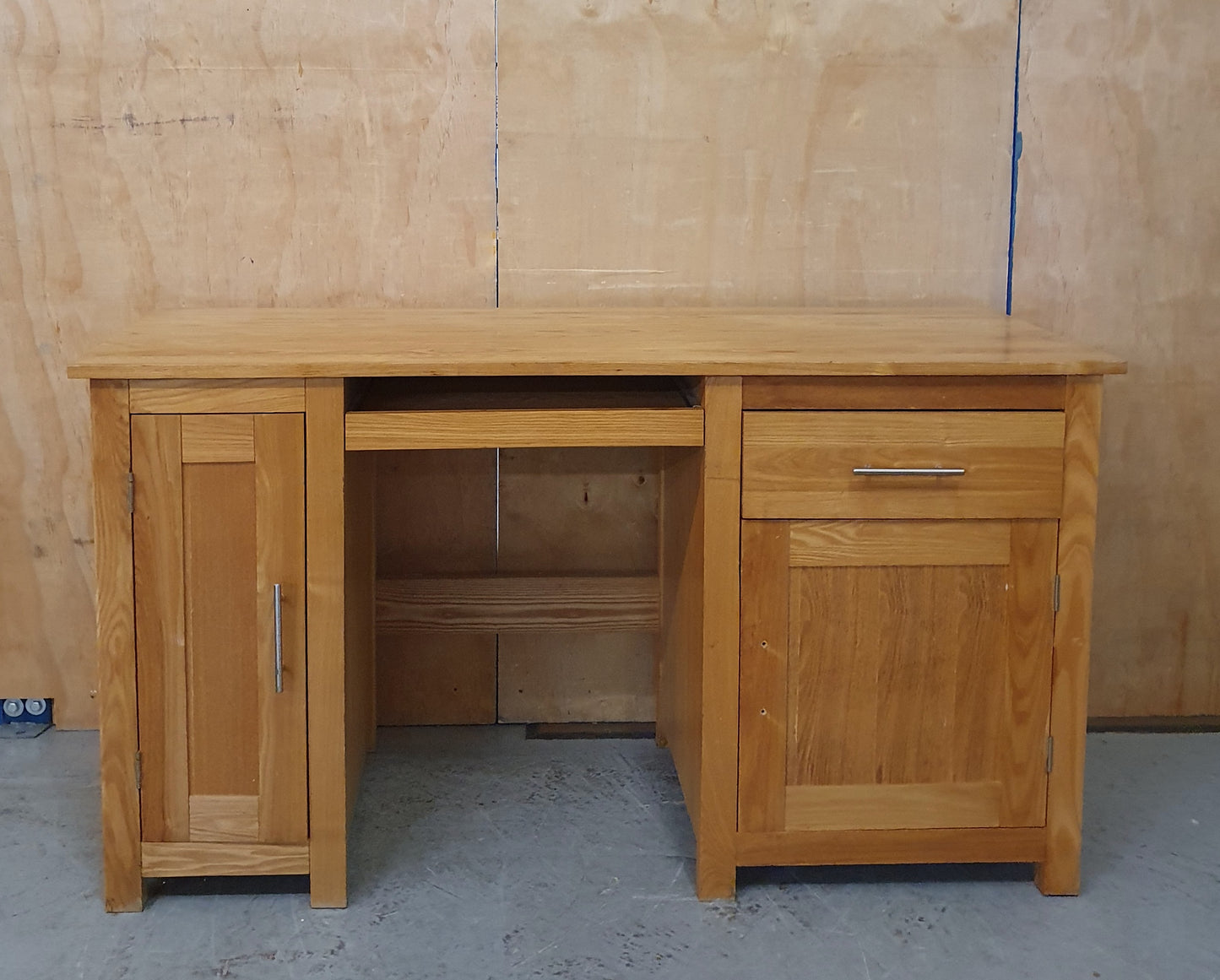 Large Solid Wood Desk with Pull Out Mid Section 1 Drawer and 2 Doors - 103860