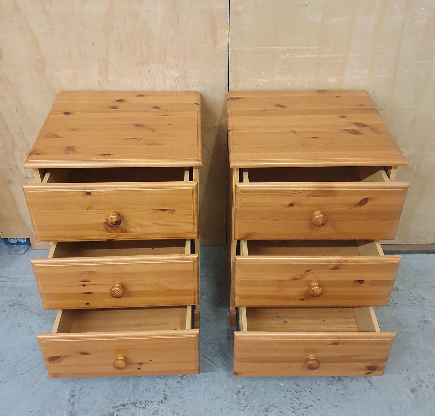 2 Matching 3 Drawer Pine Bedside Cabinets - EL104526 / EL104527