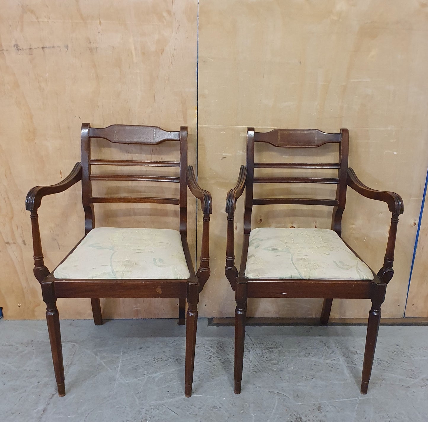 5 Matching Antique Mahogany Dining Chairs with Remavable Seats - 104146 / 104147 / 104148 / 104149 / 104150