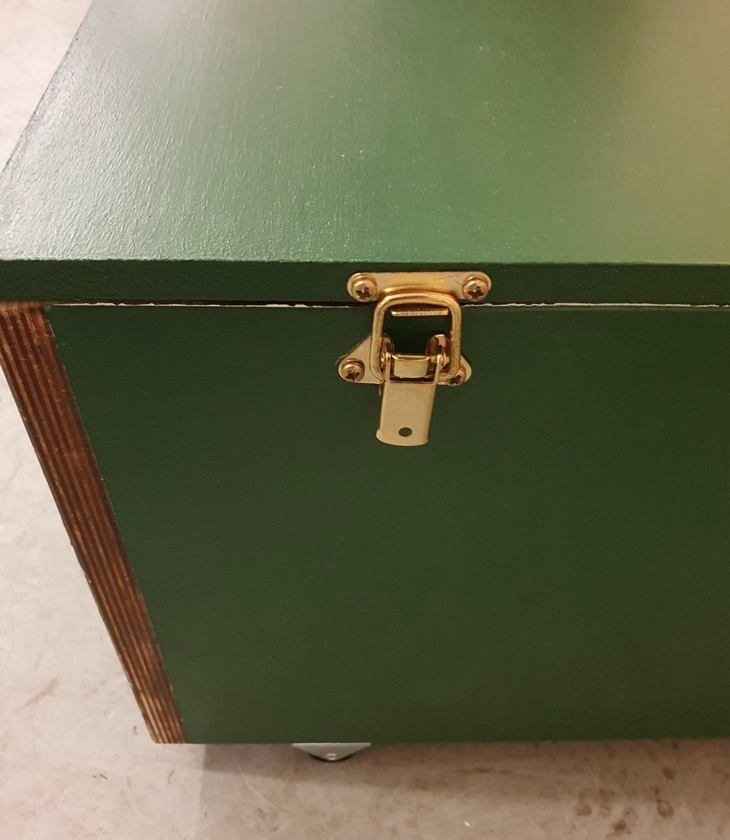 Dark Green Wooden Storage Trunk/Box with Removable Lid and Castor Wheels - 010525-02
