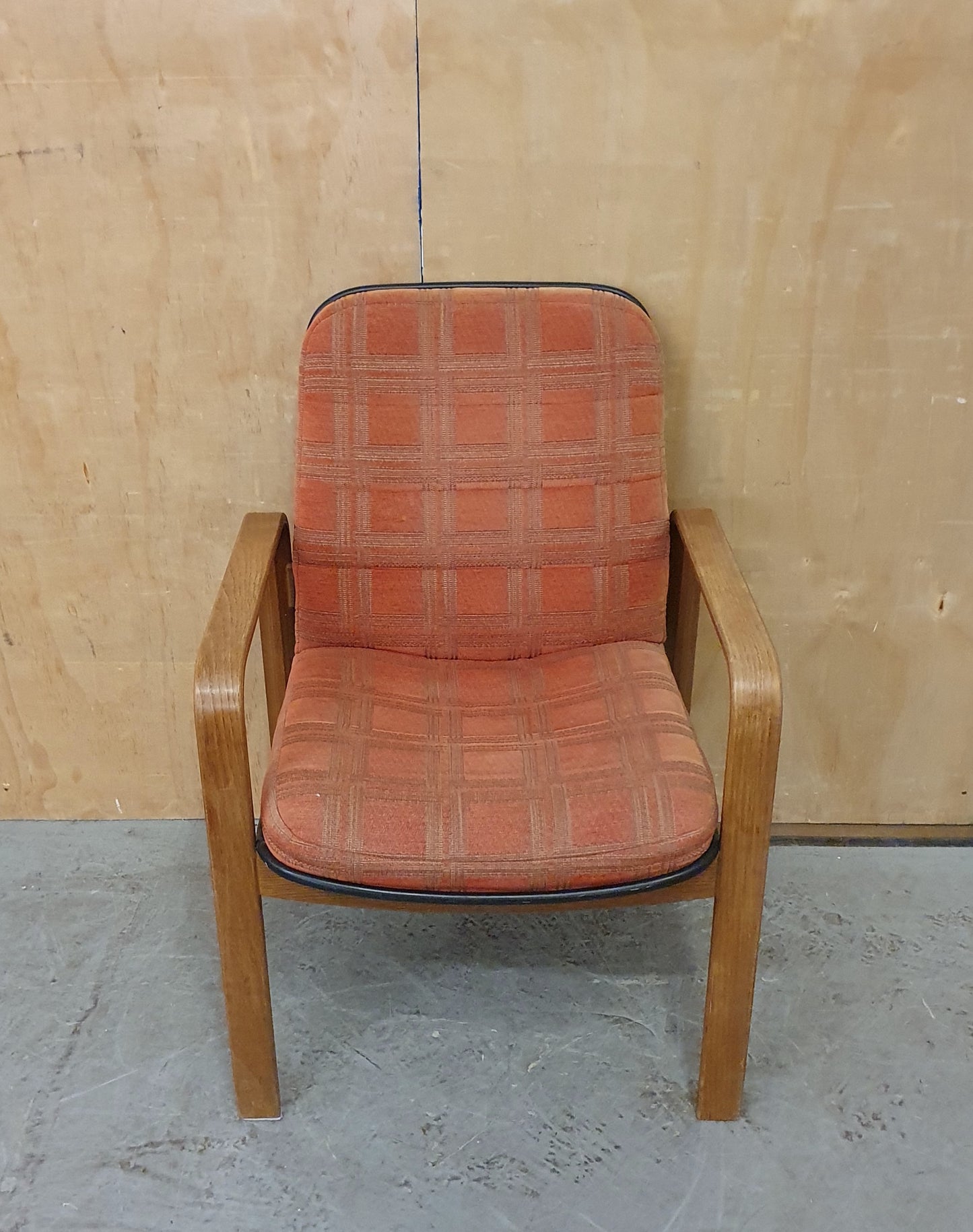 Single Classic Easy Chair with Wood Frame - 104813