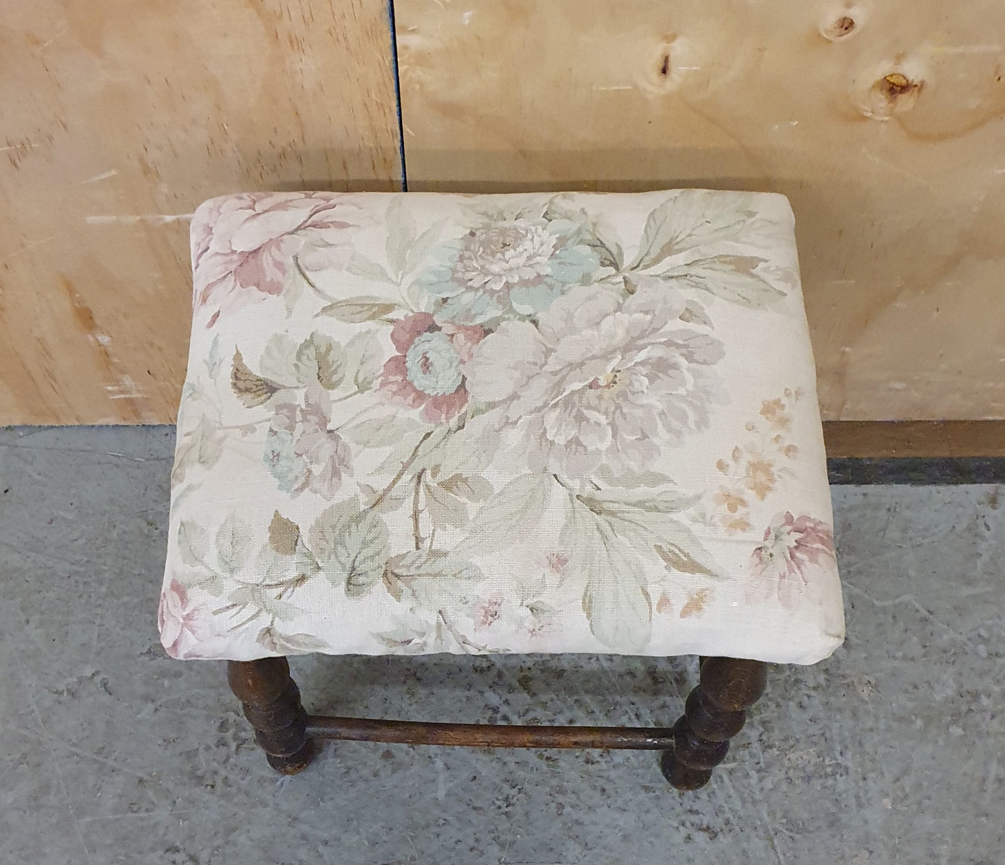 Small Mahogany Frame Foot Stool with Floral Fabric Seat Cover - EL104483