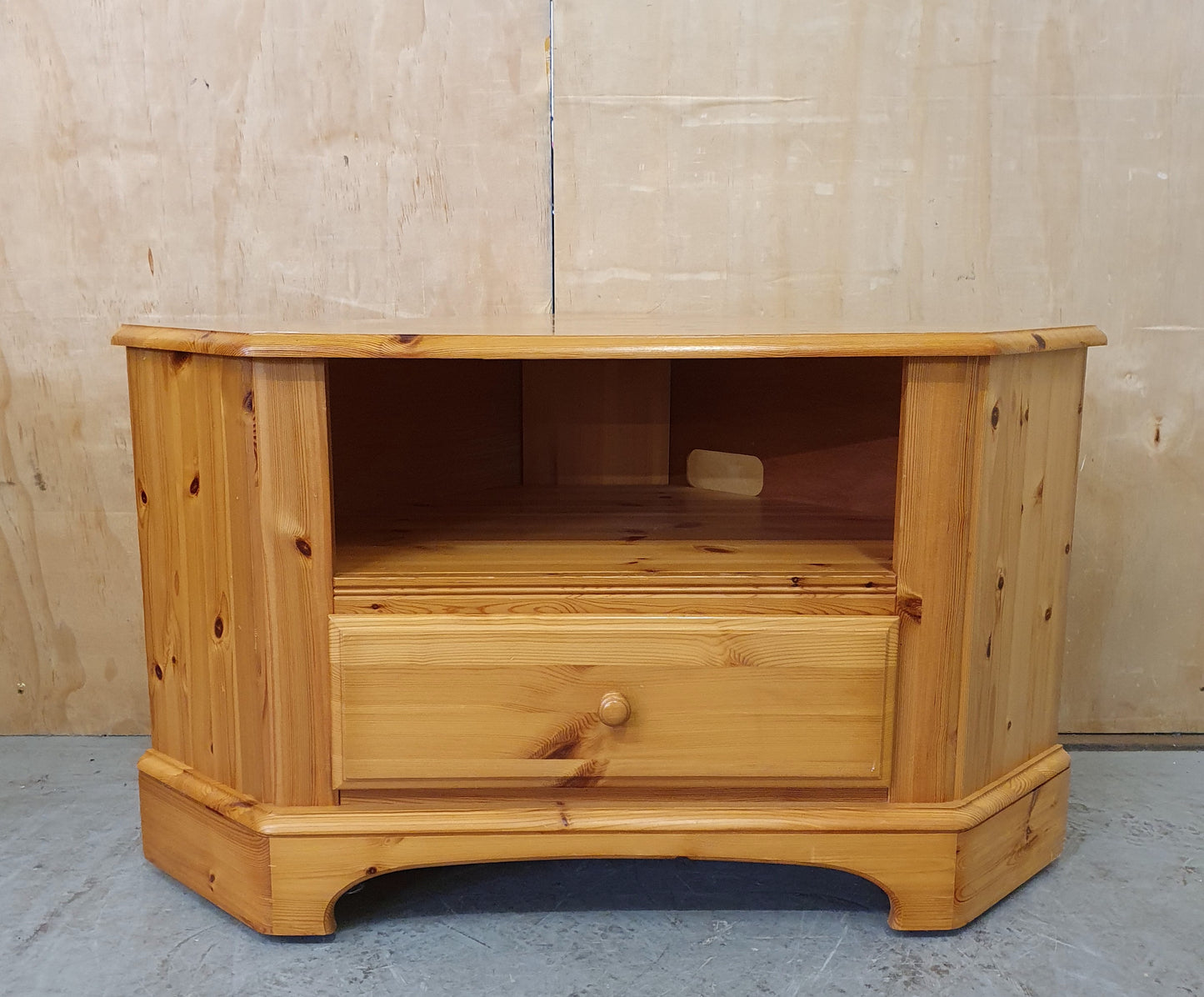 DUCAL Pine Corner TV Stand with Green Velvet Lined Drawer and Central Shelf - EL104071