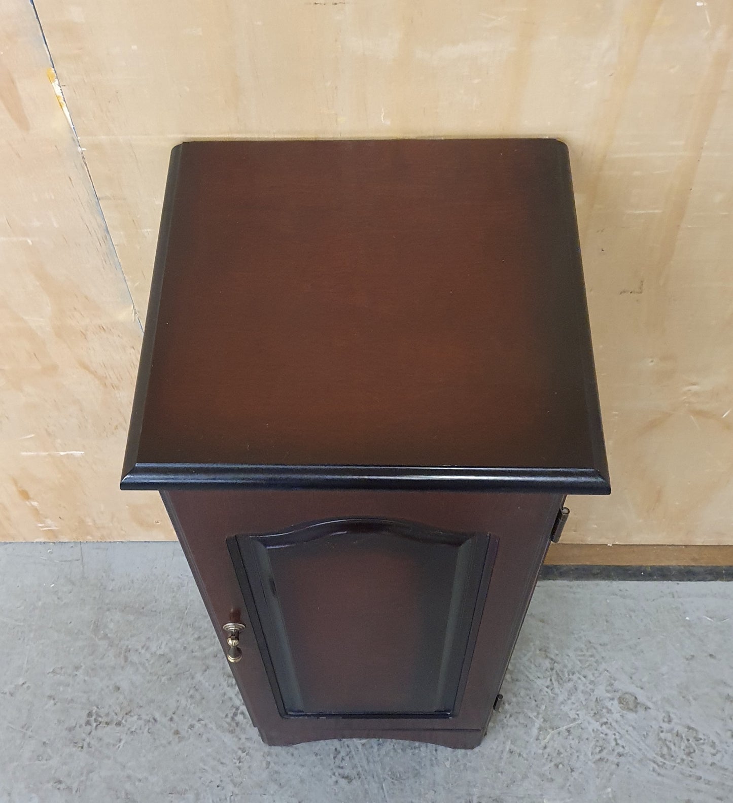 Small Mahogany Cabinet with 1 Door and 2 Internal Shelves - EL104445