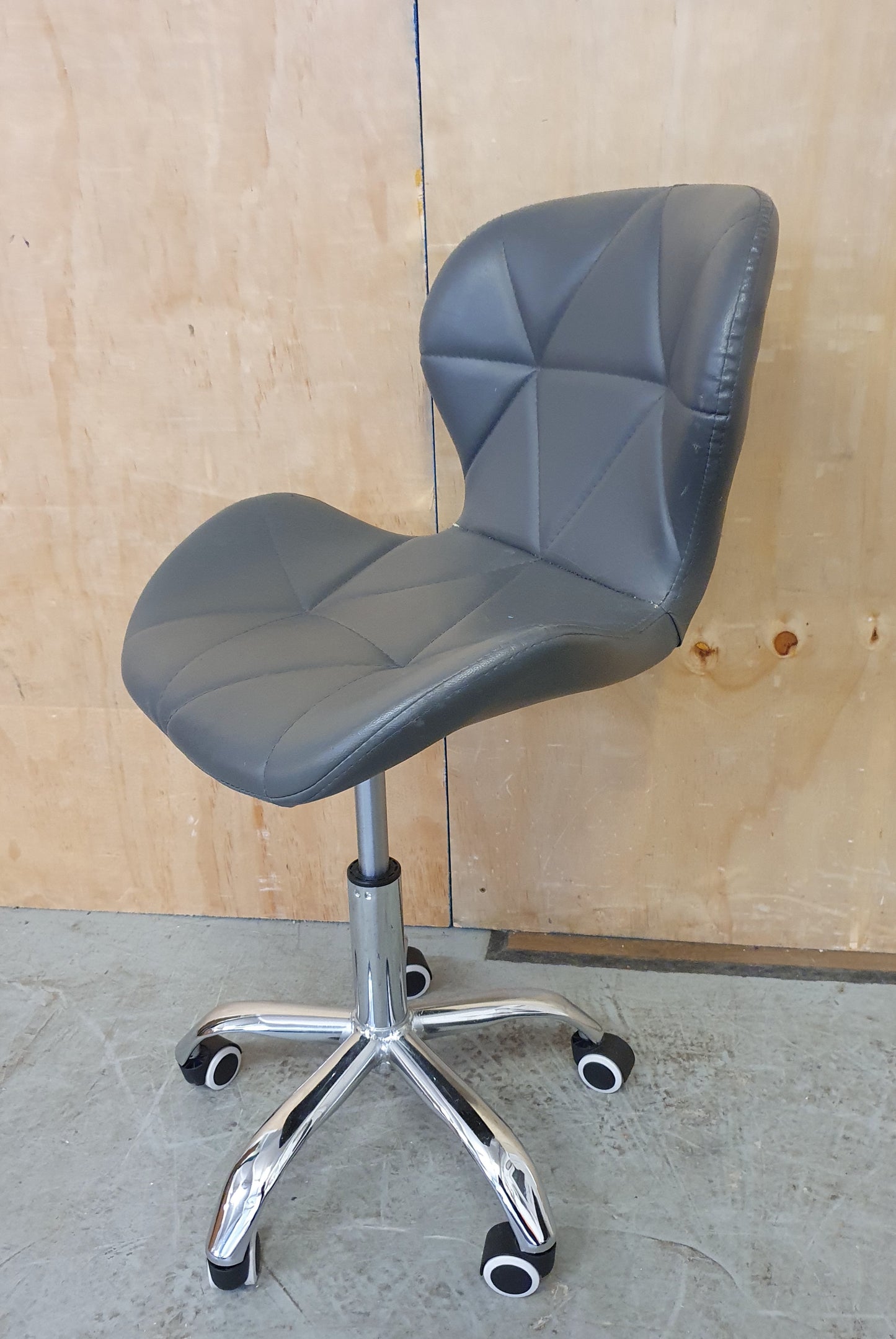 Small Grey Padded Office Chair with Chrome Base - 104121