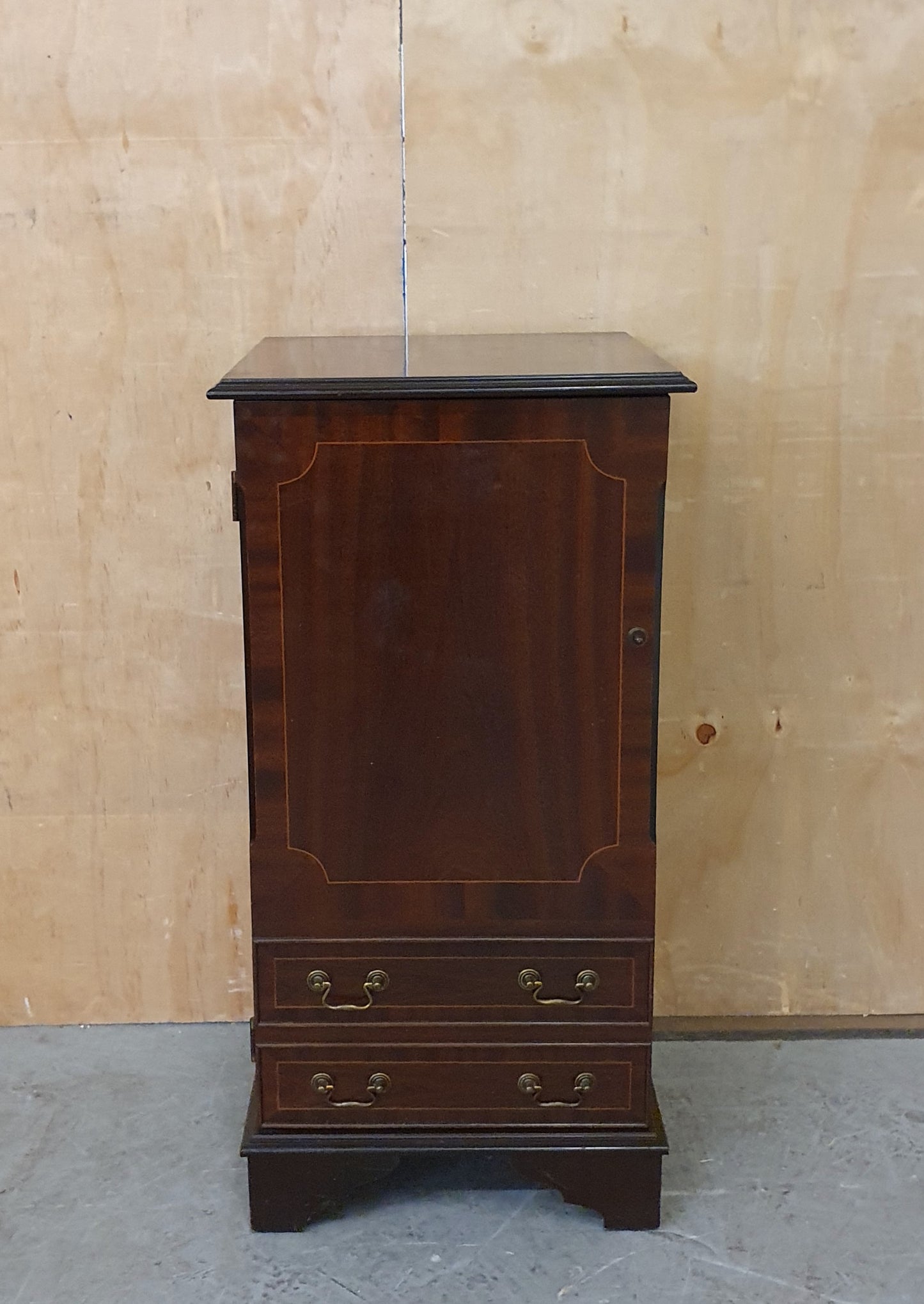 Mahogany Cabinet with Open Top Lid - 104420