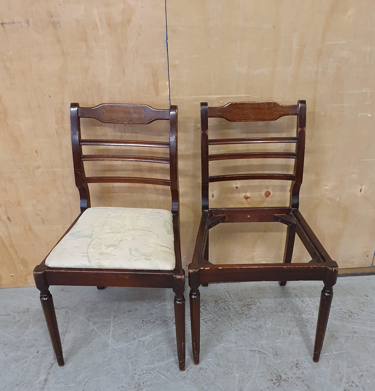 5 Matching Antique Mahogany Dining Chairs with Remavable Seats - 104146 / 104147 / 104148 / 104149 / 104150