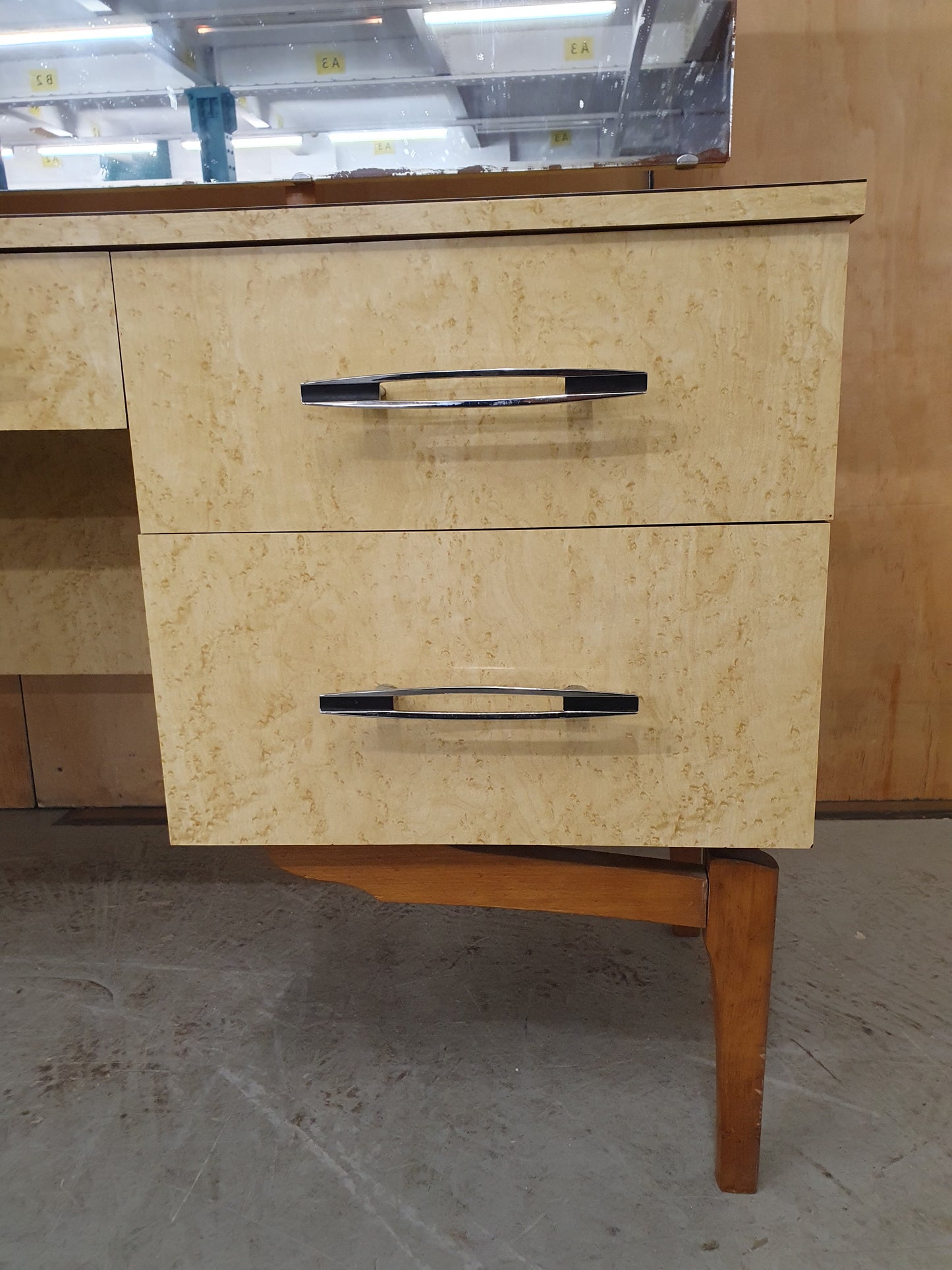 Vintage Wood Vaneer Beige Colour Dressing Table with Mirror - 103478