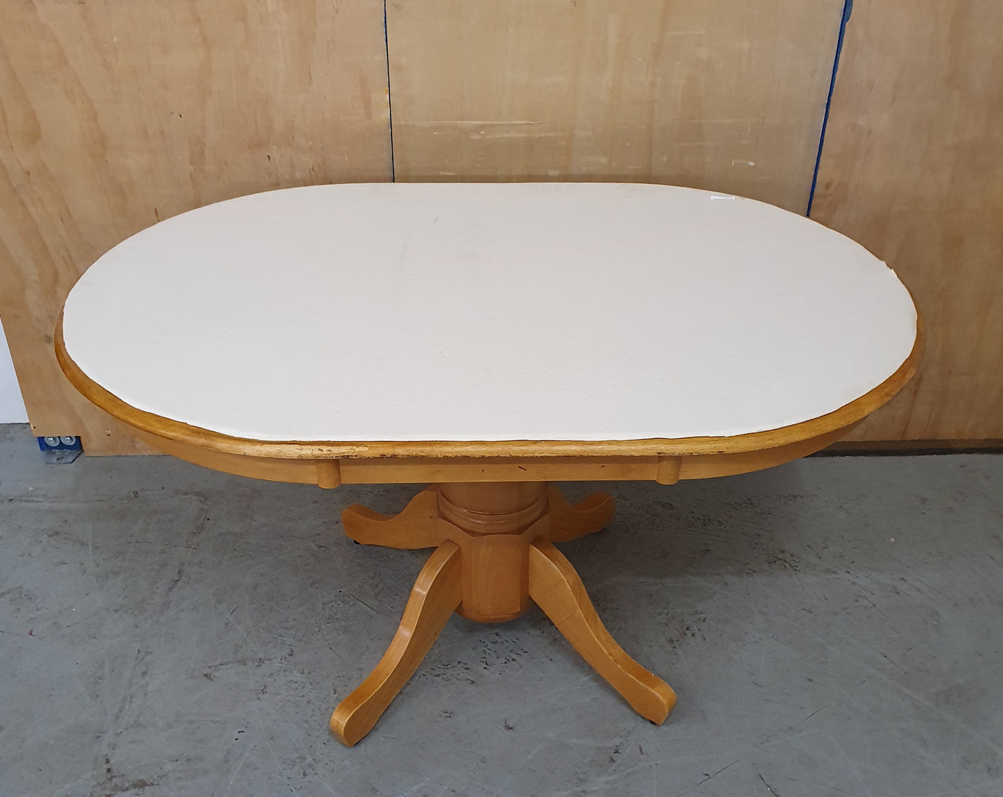 Oval Heavy Duty Games Table with Removable Base and White Felt Table Top - EL103304