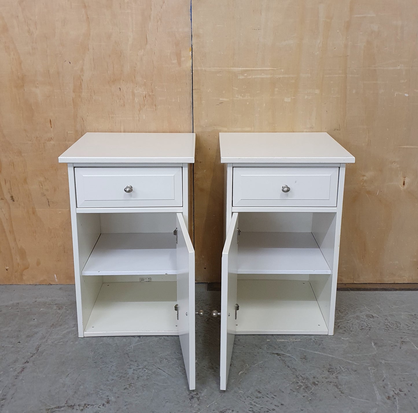 2 Matching White Wood Bedside Cabinets with 1 Drawer and 1 Door - 104677 / 104678