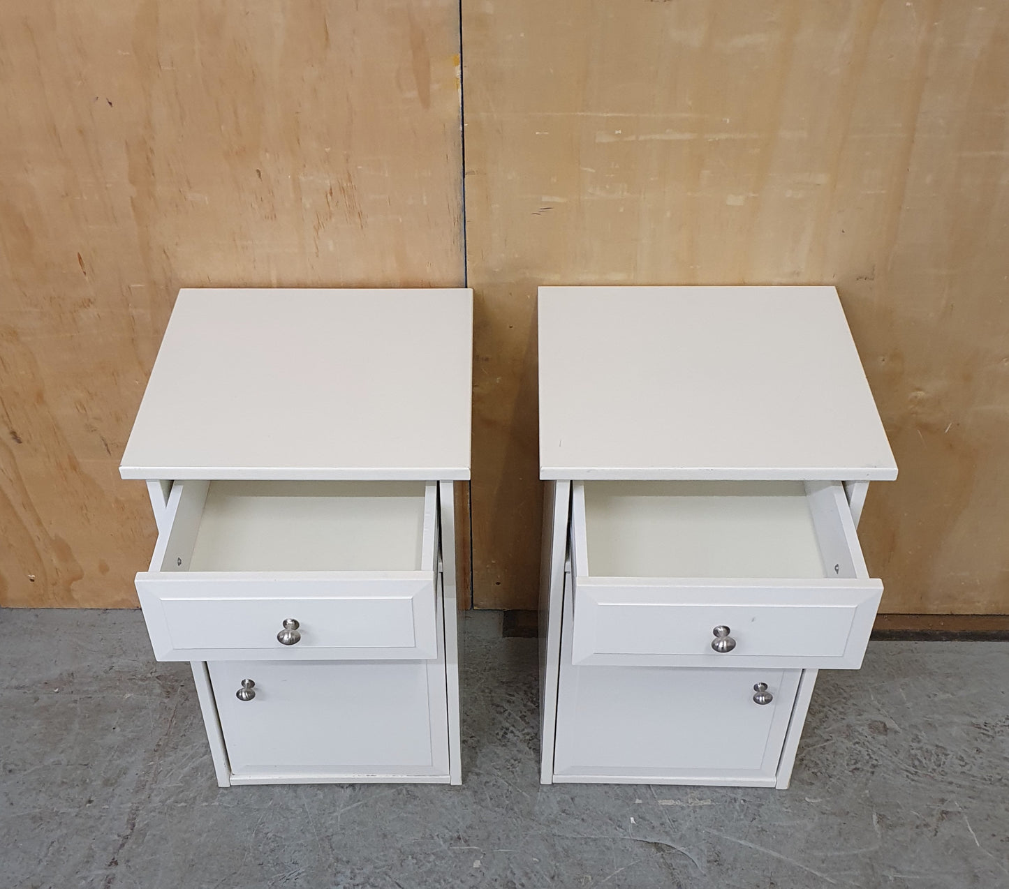 2 Matching White Wood Bedside Cabinets with 1 Drawer and 1 Door - 104677 / 104678