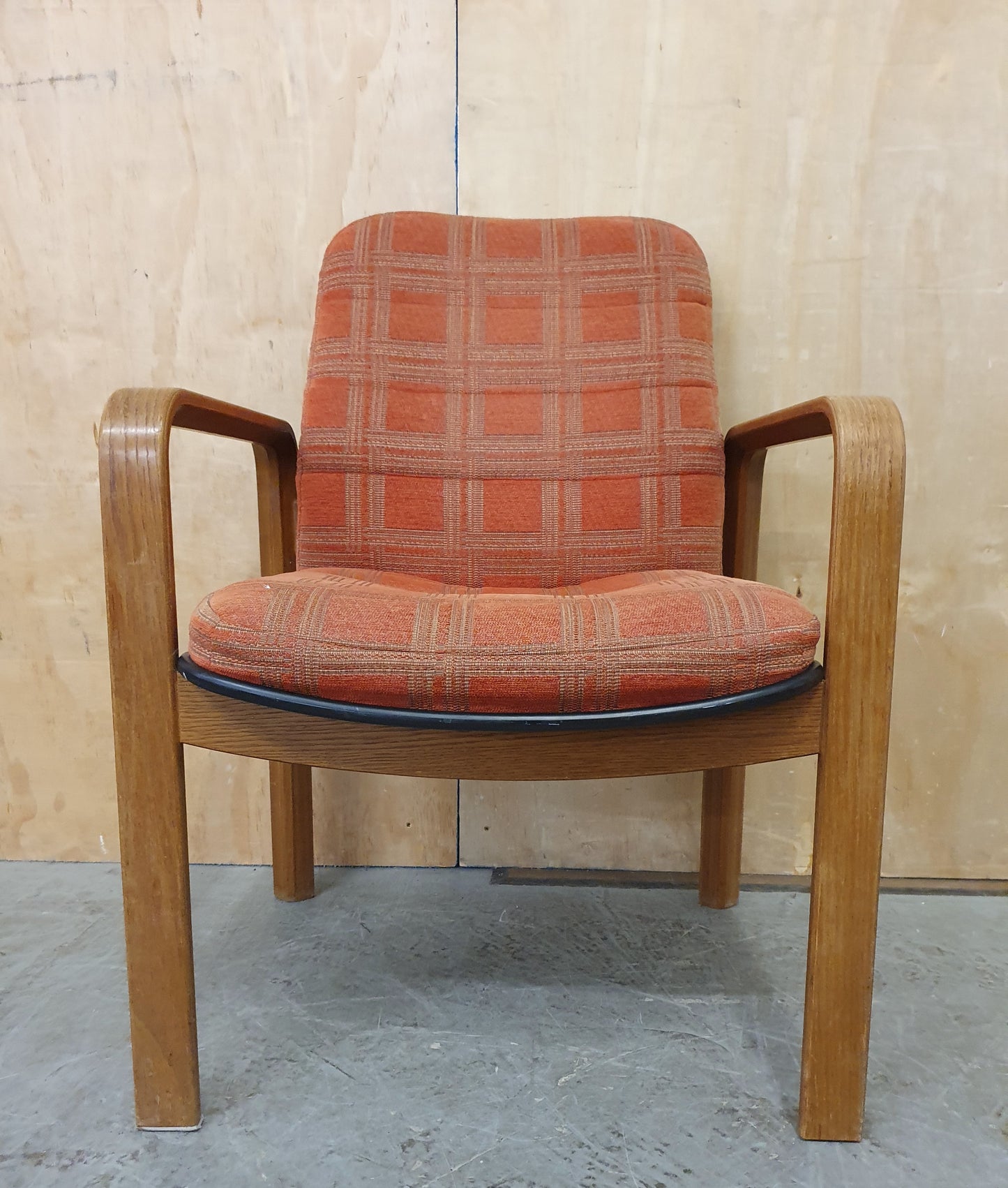 Single Classic Easy Chair with Wood Frame - 104813