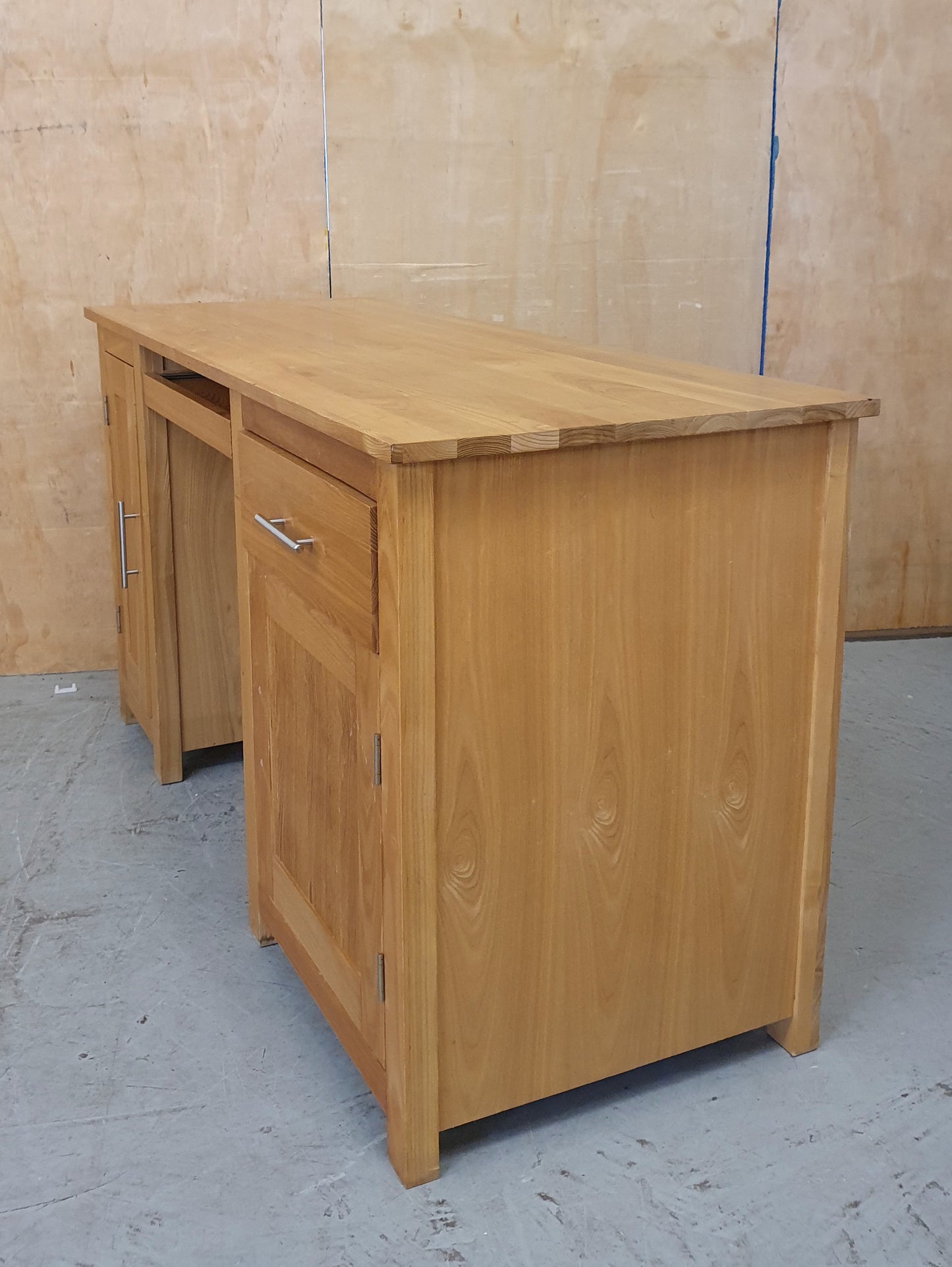 Large Solid Wood Desk with Pull Out Mid Section 1 Drawer and 2 Doors - 103860