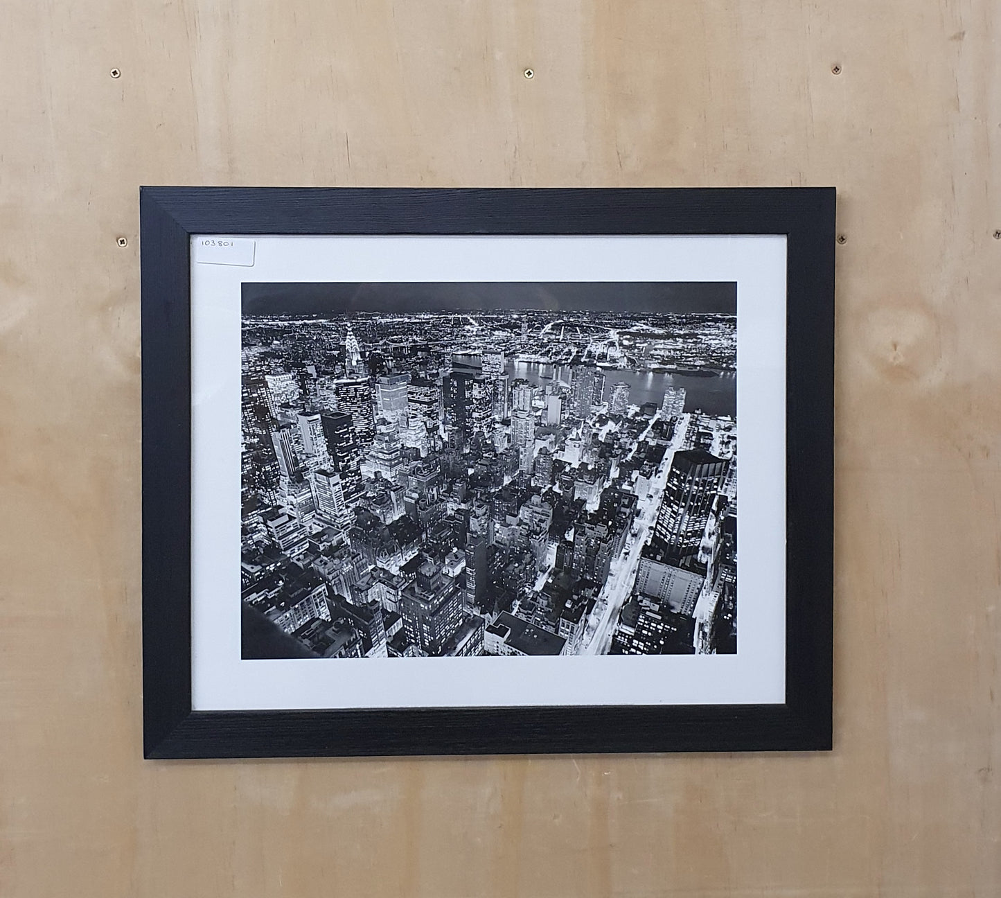 NEW YORK Black and White Photography Art in Black Wood Frame - 103801