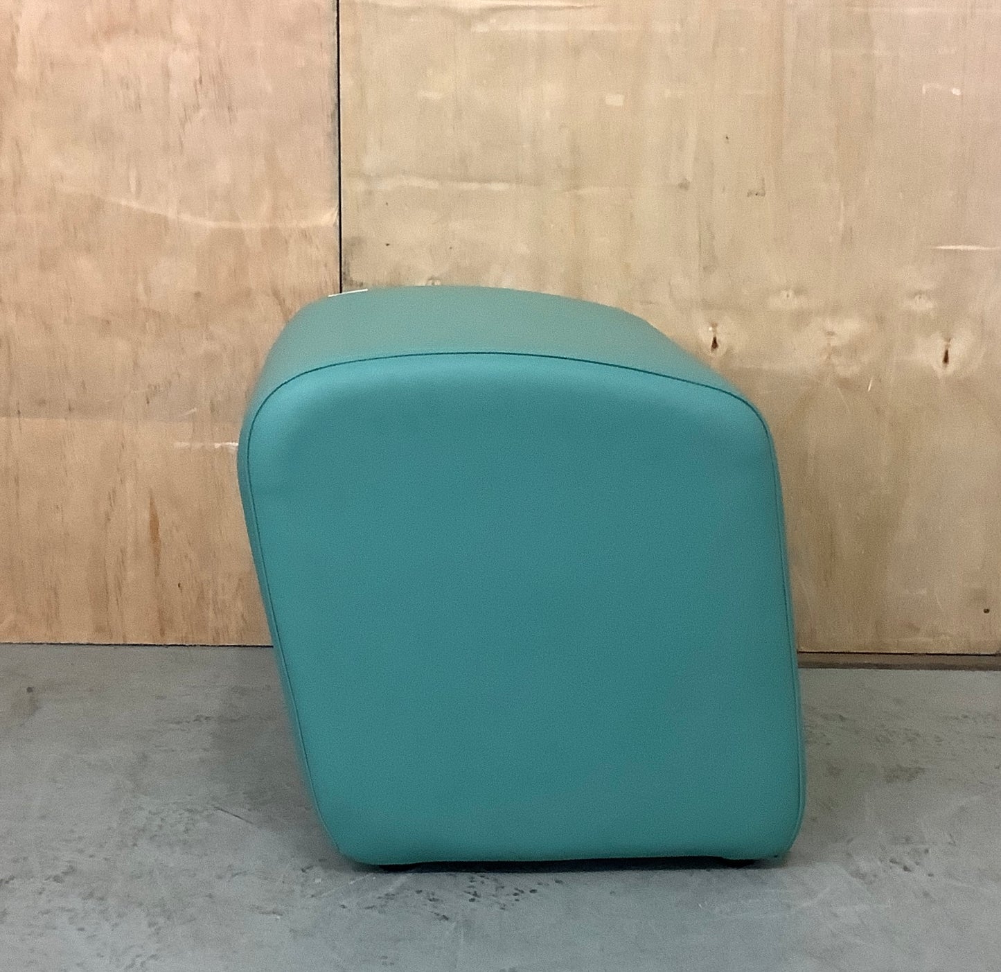 PINEAPPLE TURQUOISE FLOOR POUFFE - P102535