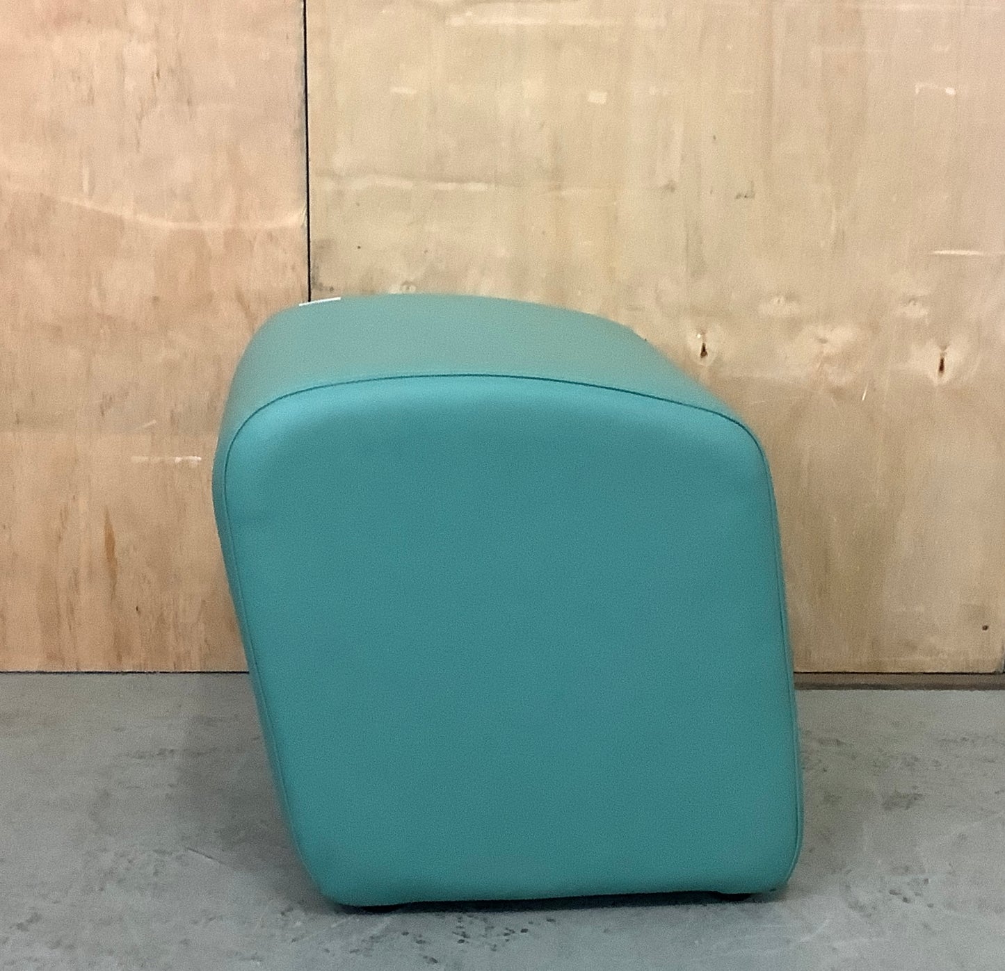 PINEAPPLE TURQUOISE FLOOR POUFFE - P102535