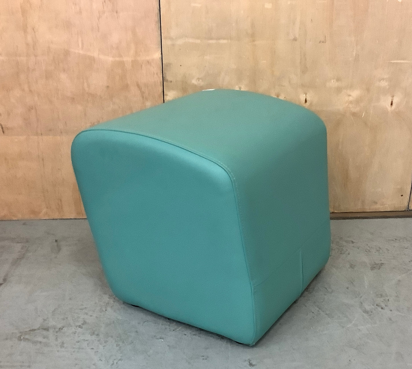 PINEAPPLE TURQUOISE FLOOR POUFFE - P102535