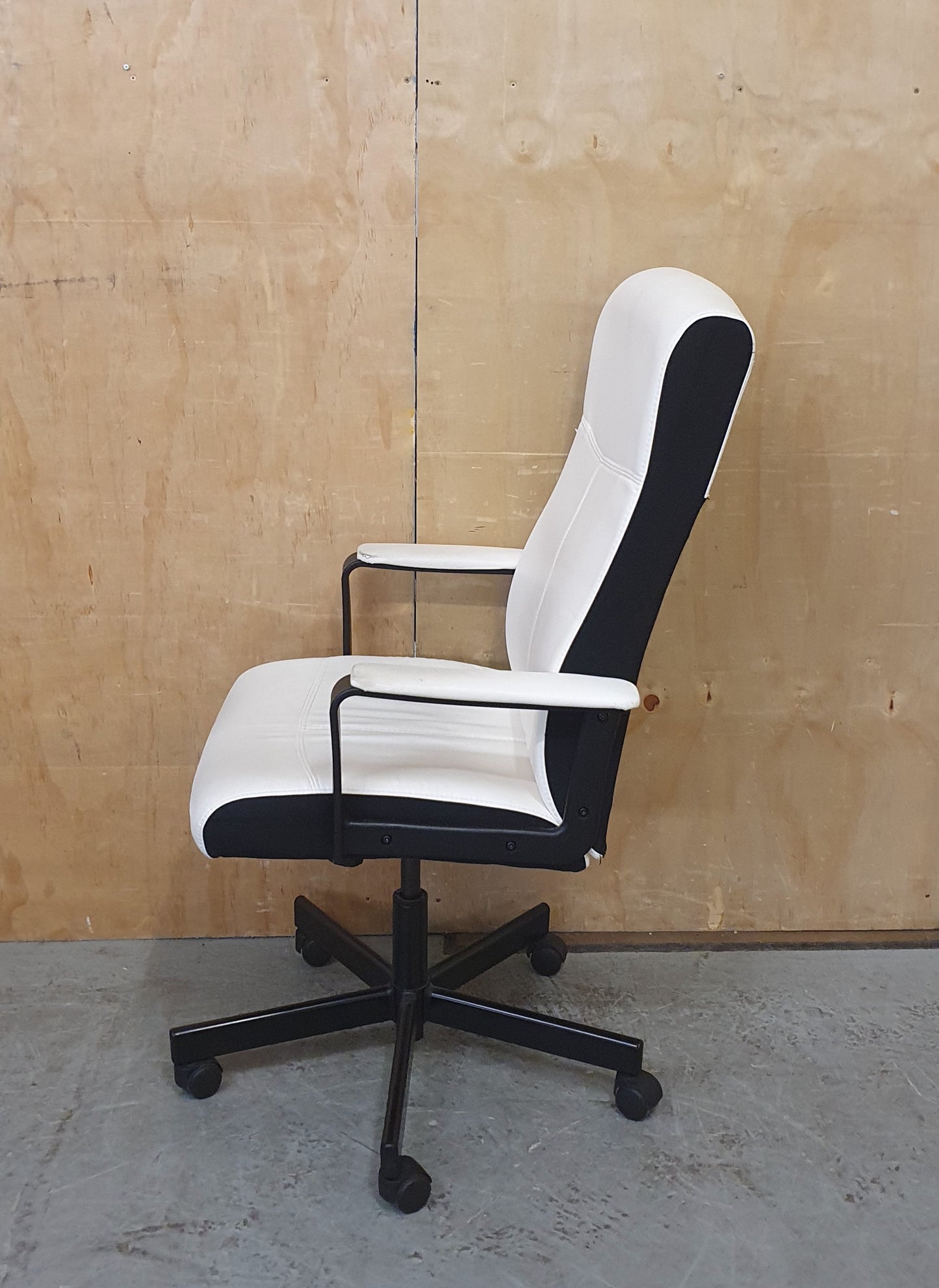 Black and White Faux Leather Height Adjustable Office Chair on Castor Wheels - 104834